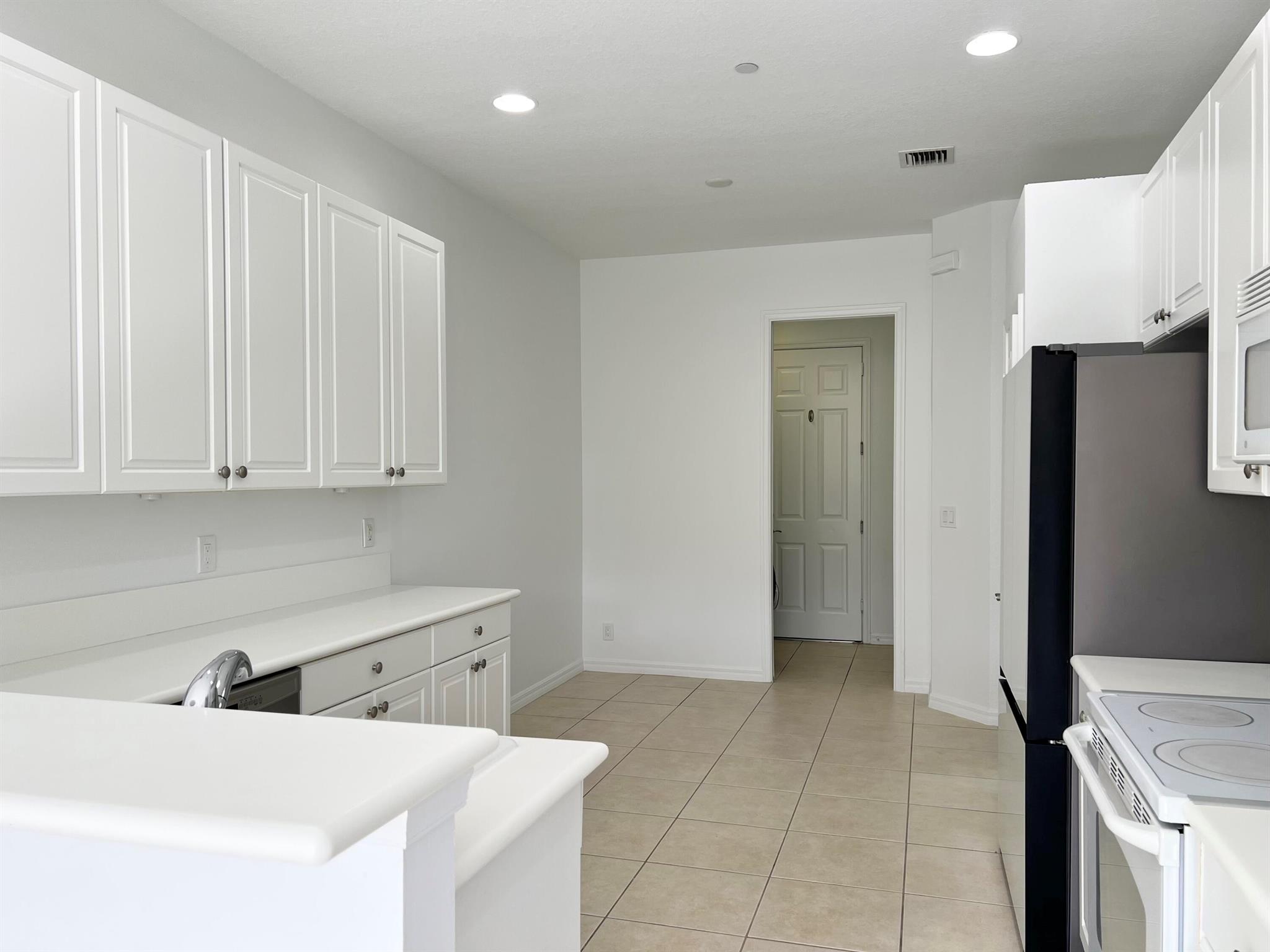 CARRIAGE POINTE TOWNHOMES - Residential Lease