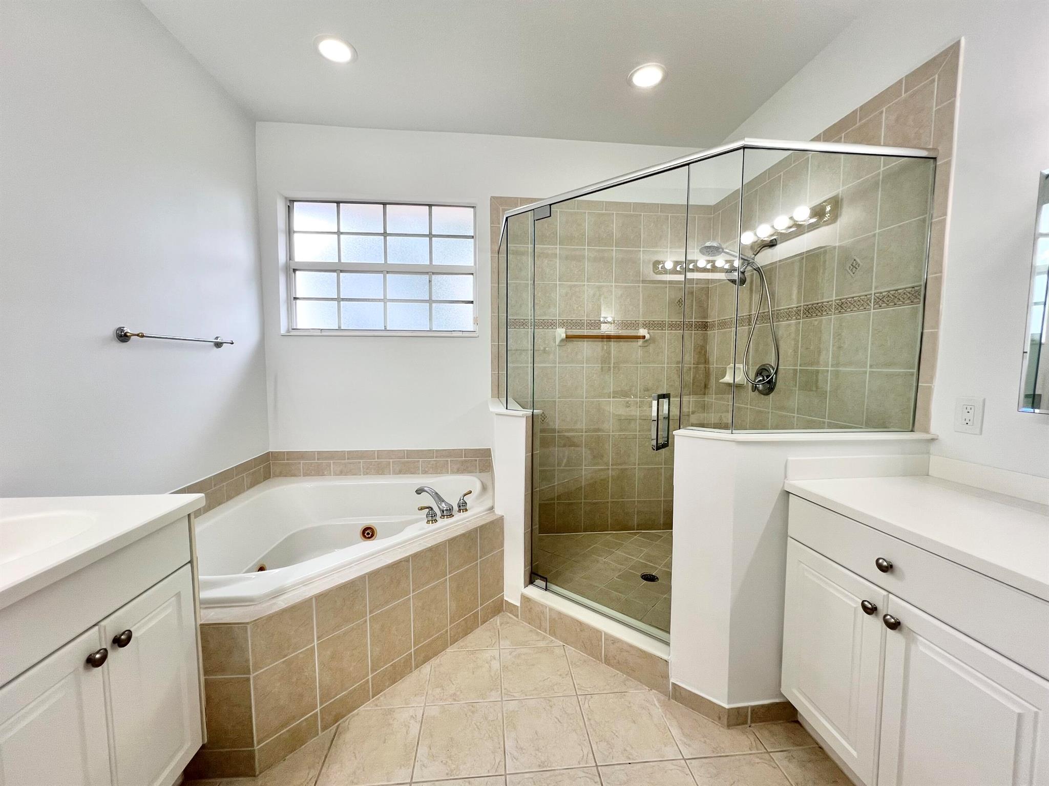 CARRIAGE POINTE TOWNHOMES - Residential Lease