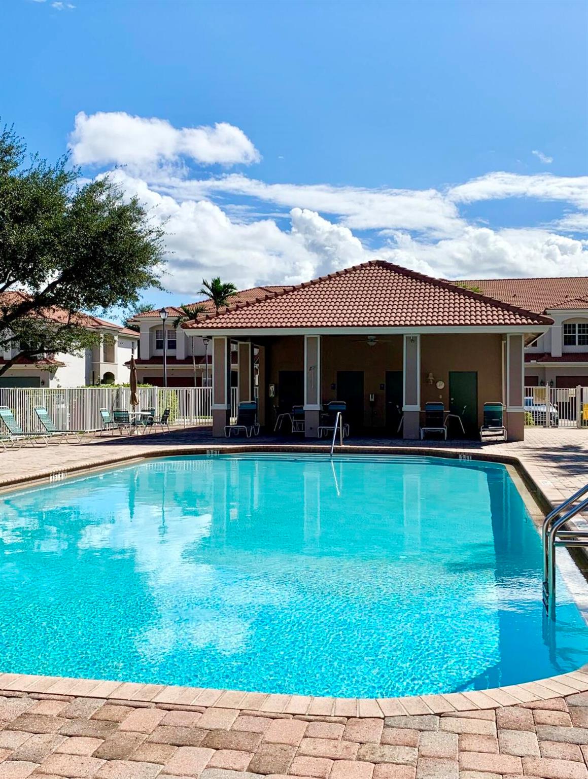 CARRIAGE POINTE TOWNHOMES - Residential Lease