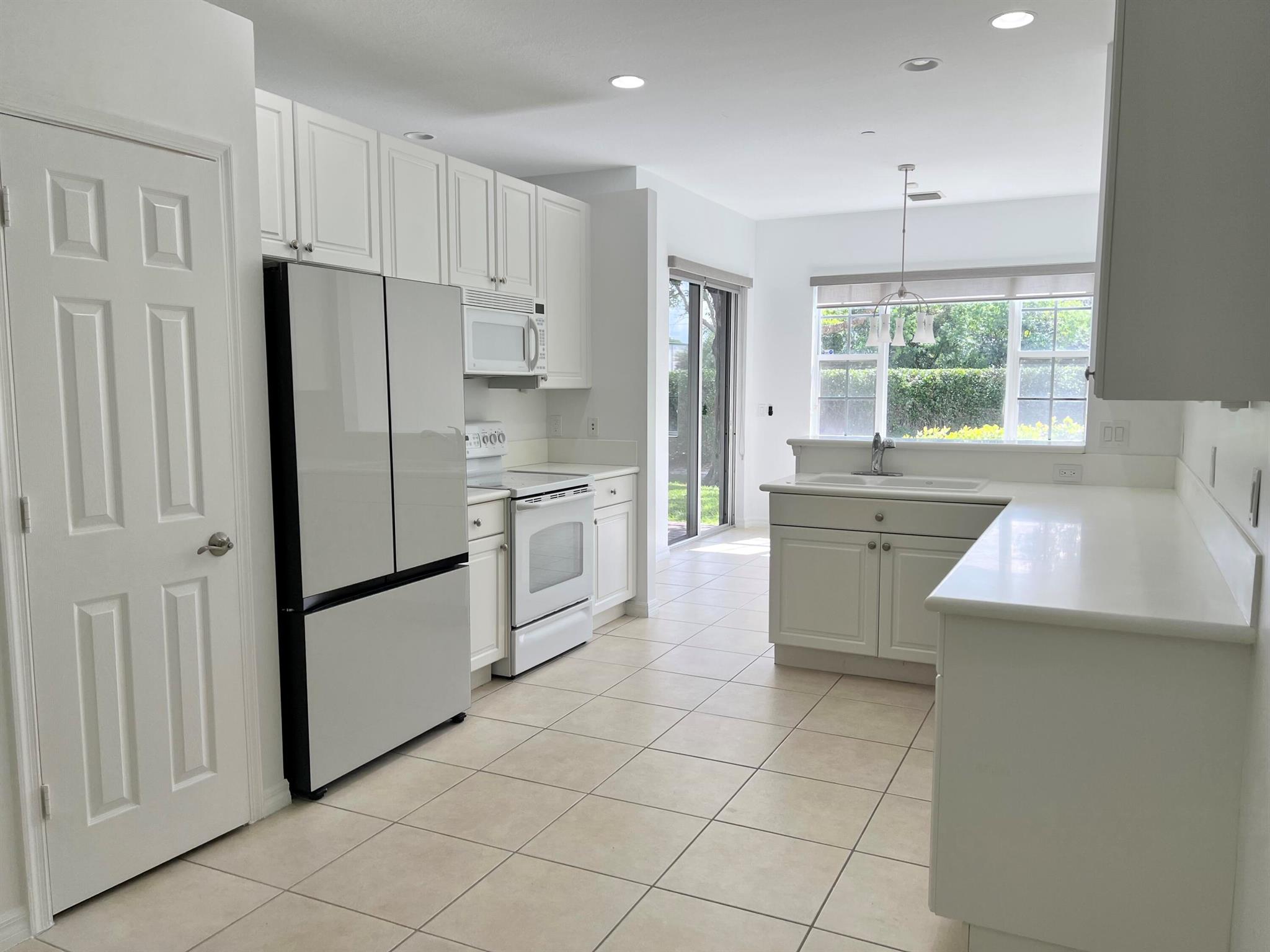 CARRIAGE POINTE TOWNHOMES - Residential Lease