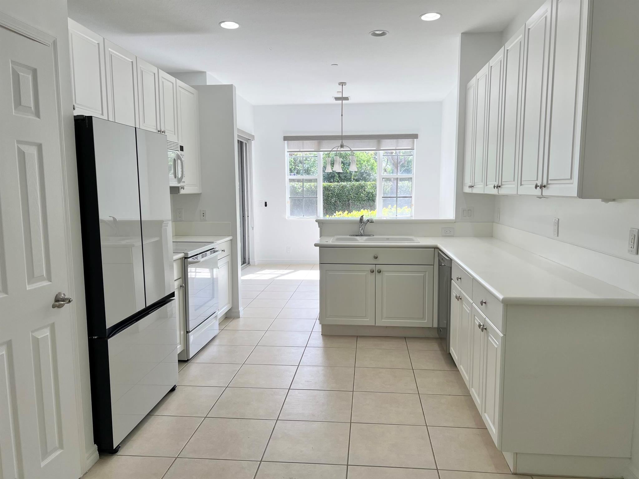 CARRIAGE POINTE TOWNHOMES - Residential Lease