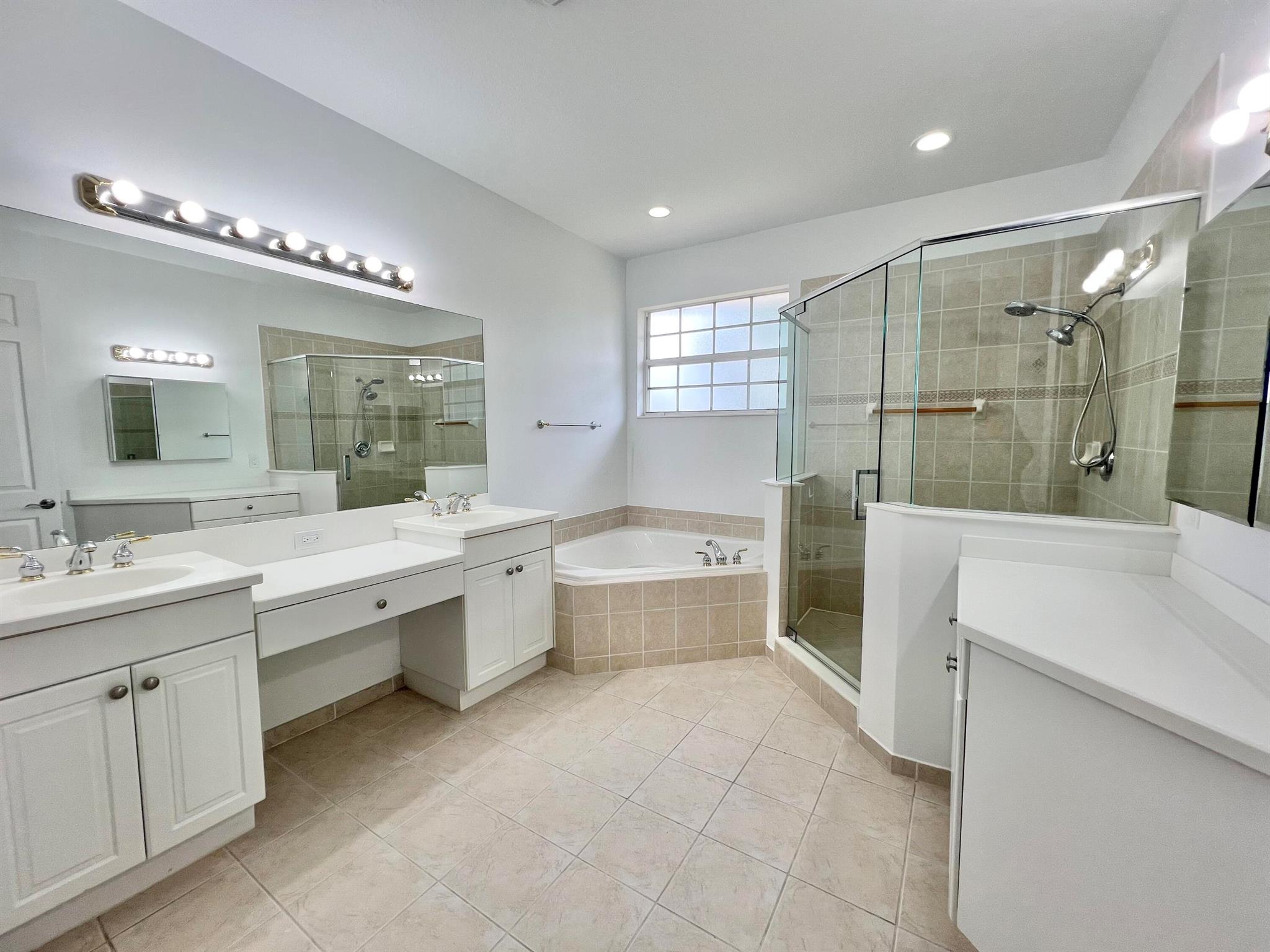 CARRIAGE POINTE TOWNHOMES - Residential Lease