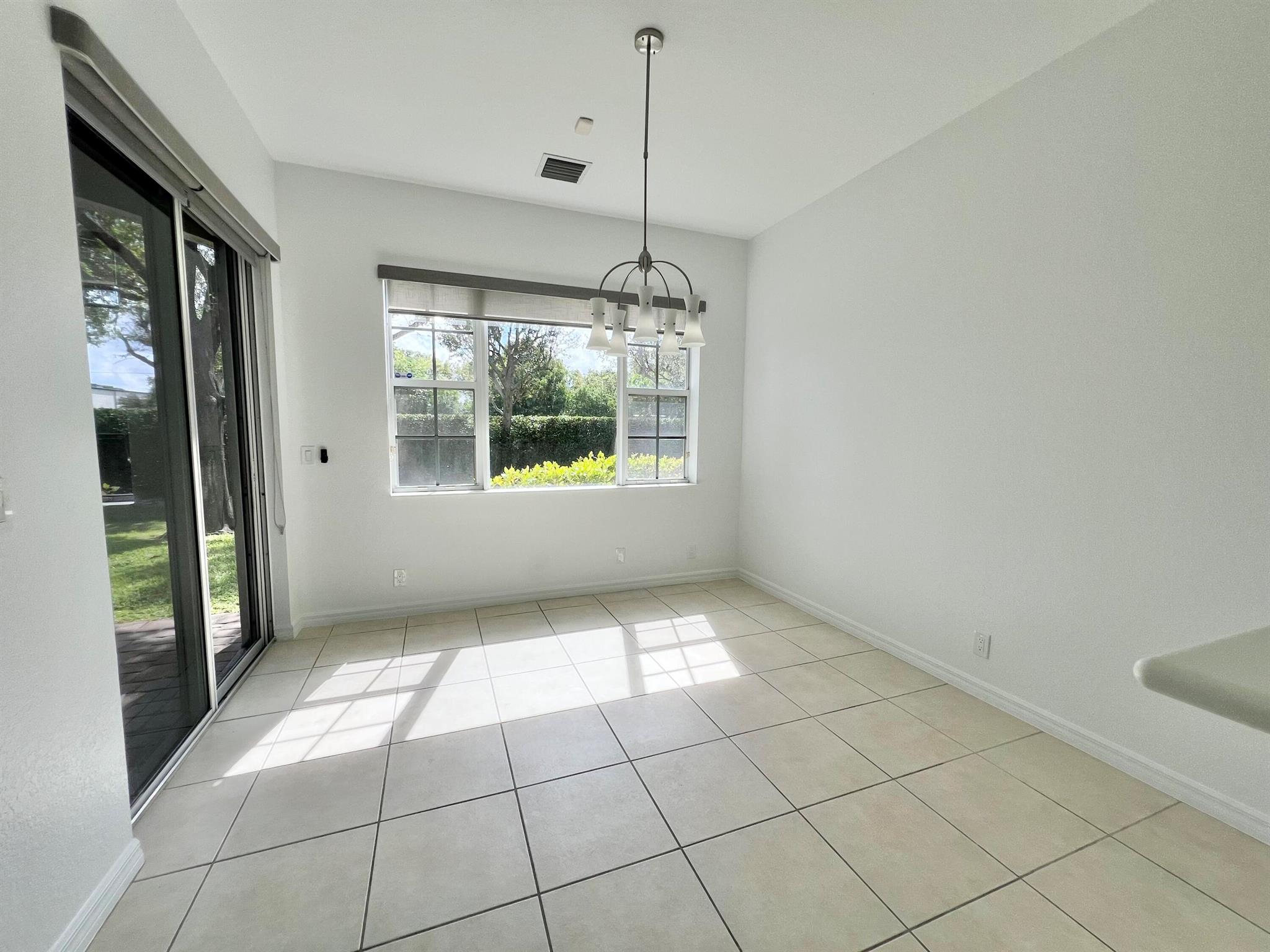 CARRIAGE POINTE TOWNHOMES - Residential Lease