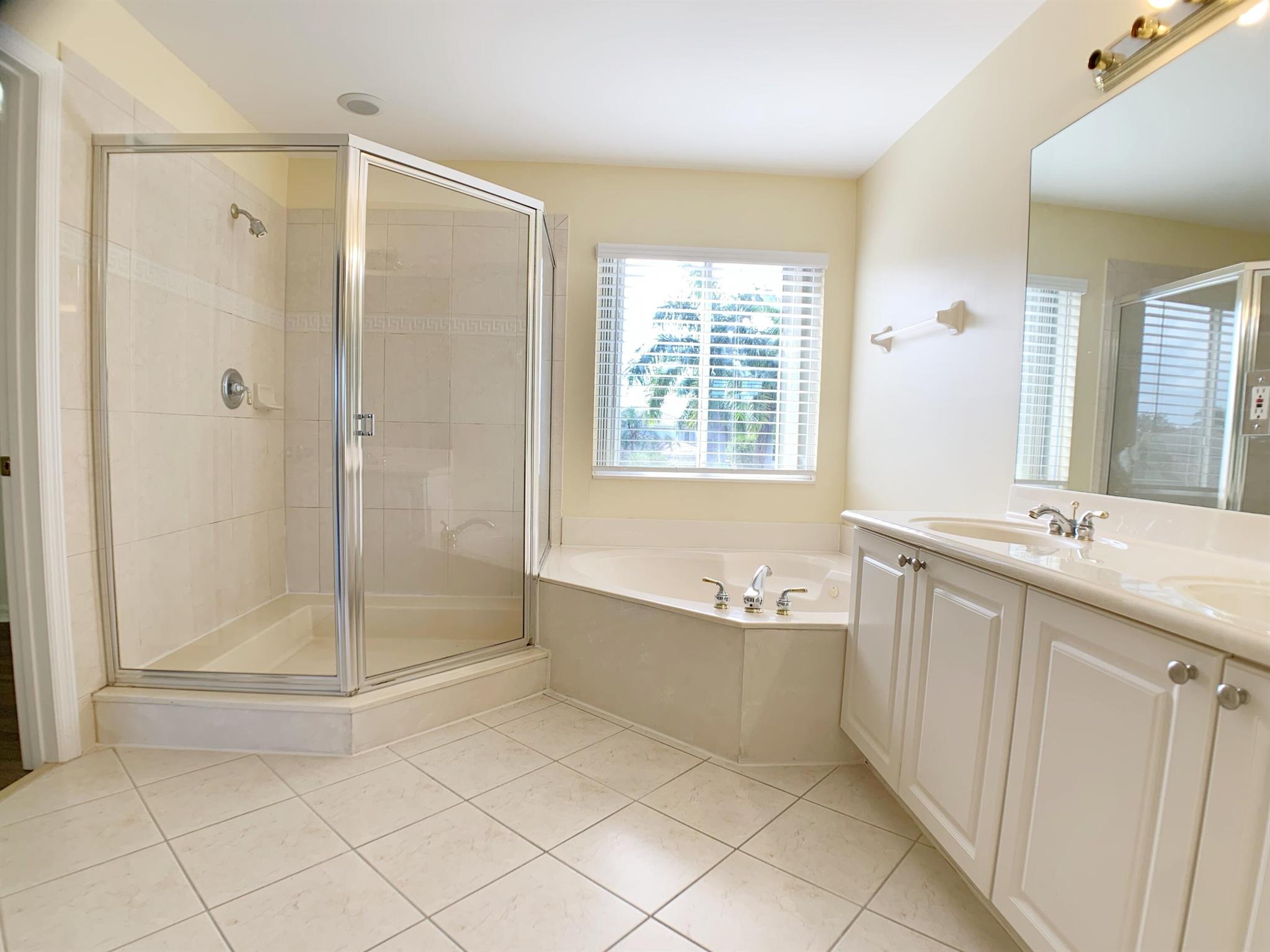 BANYAN TRAILS - Residential Lease