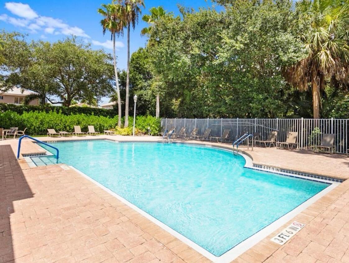 BANYAN TRAILS - Residential Lease