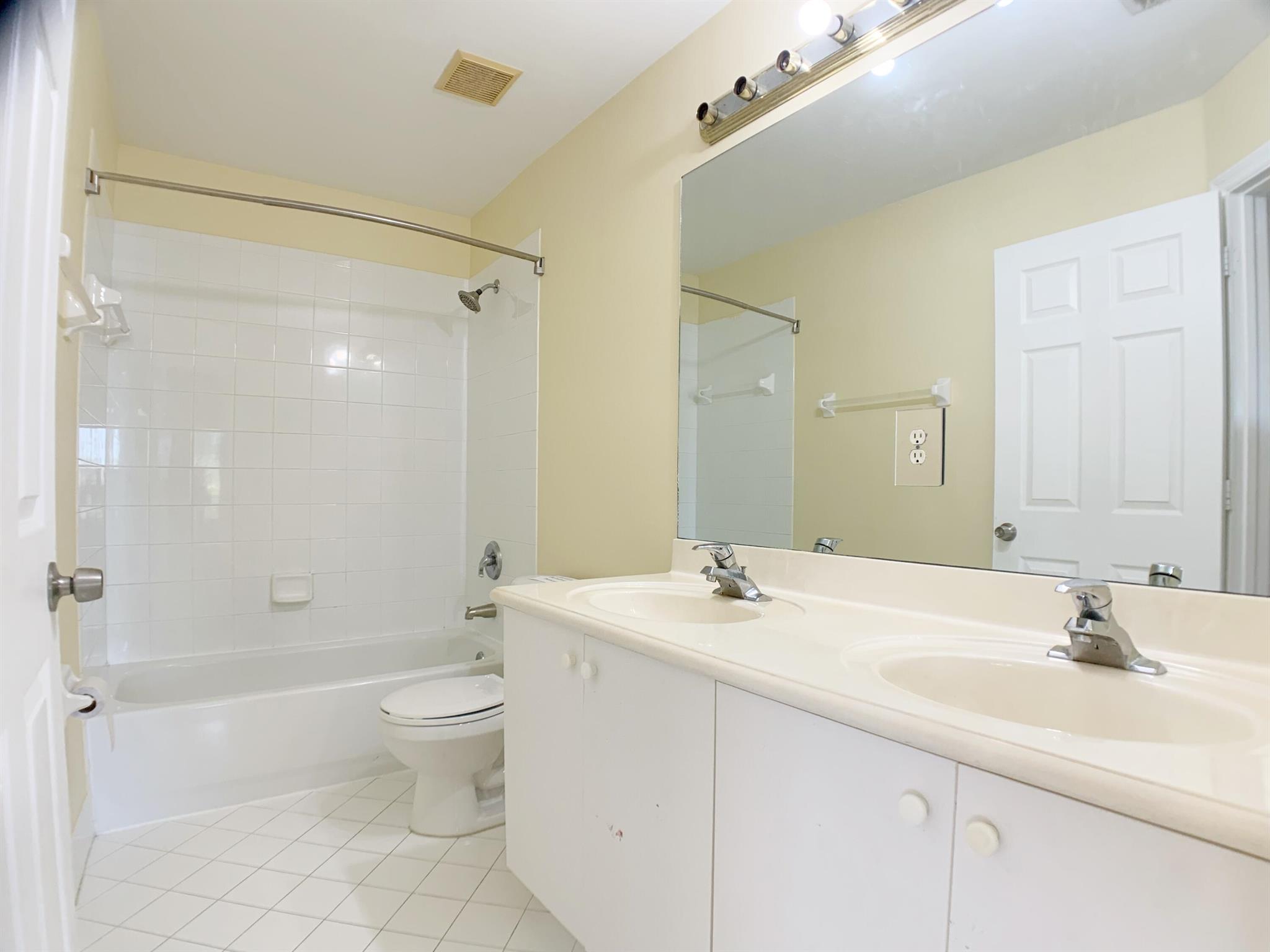 BANYAN TRAILS - Residential Lease