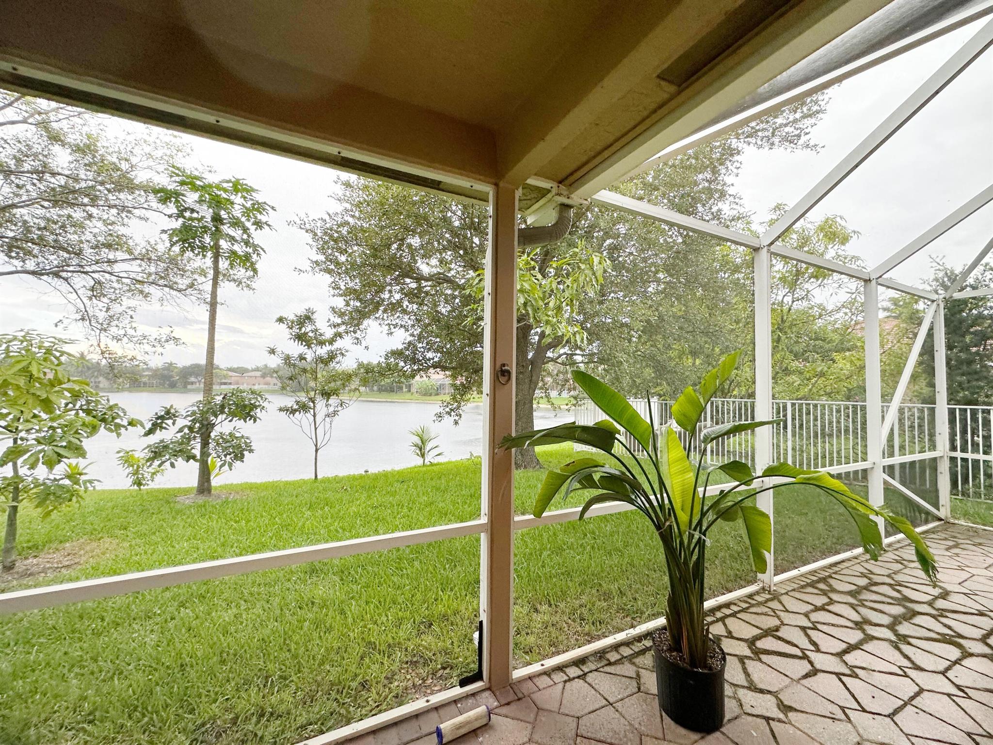 BANYAN TRAILS - Residential Lease