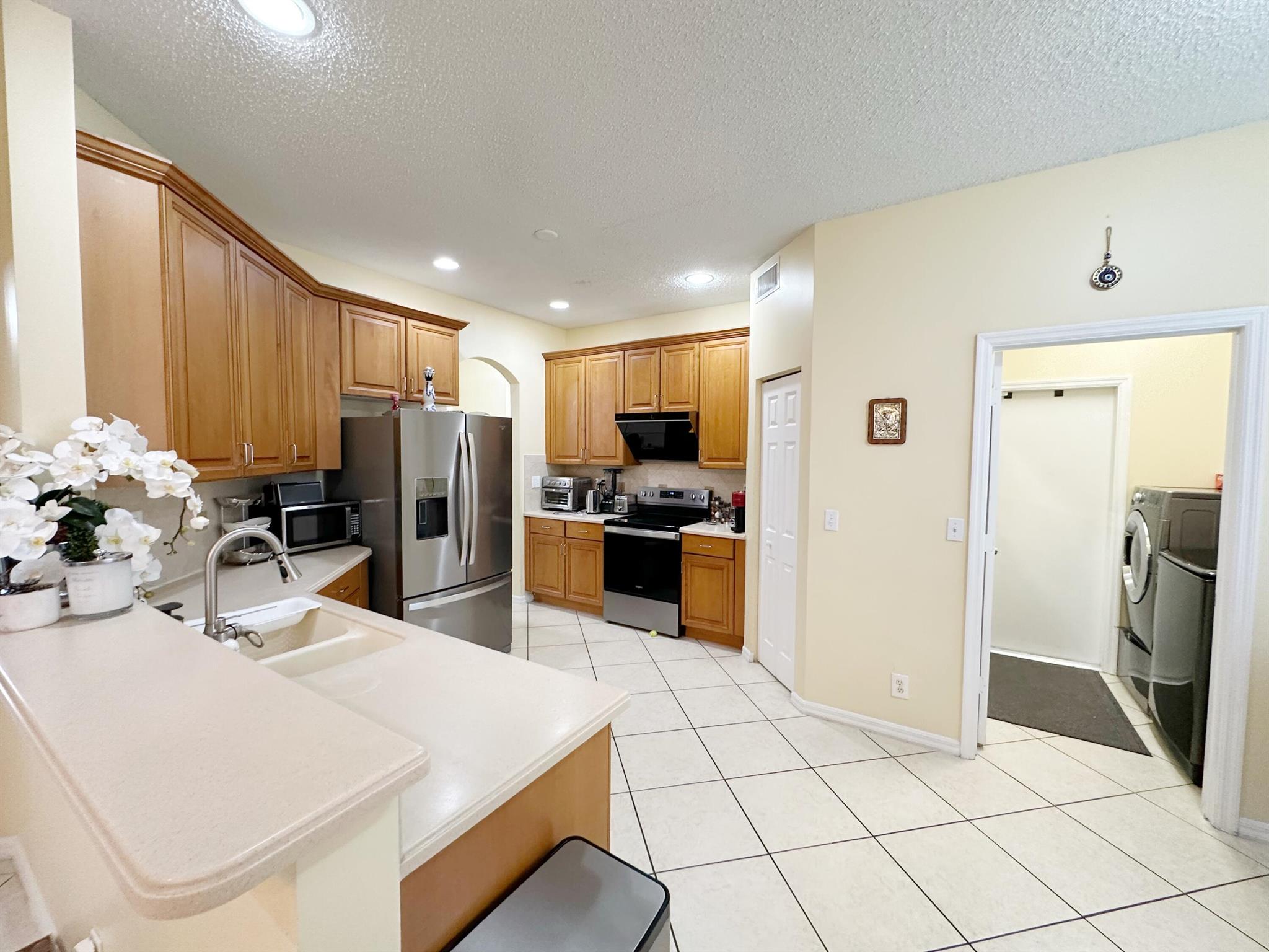 BANYAN TRAILS - Residential Lease