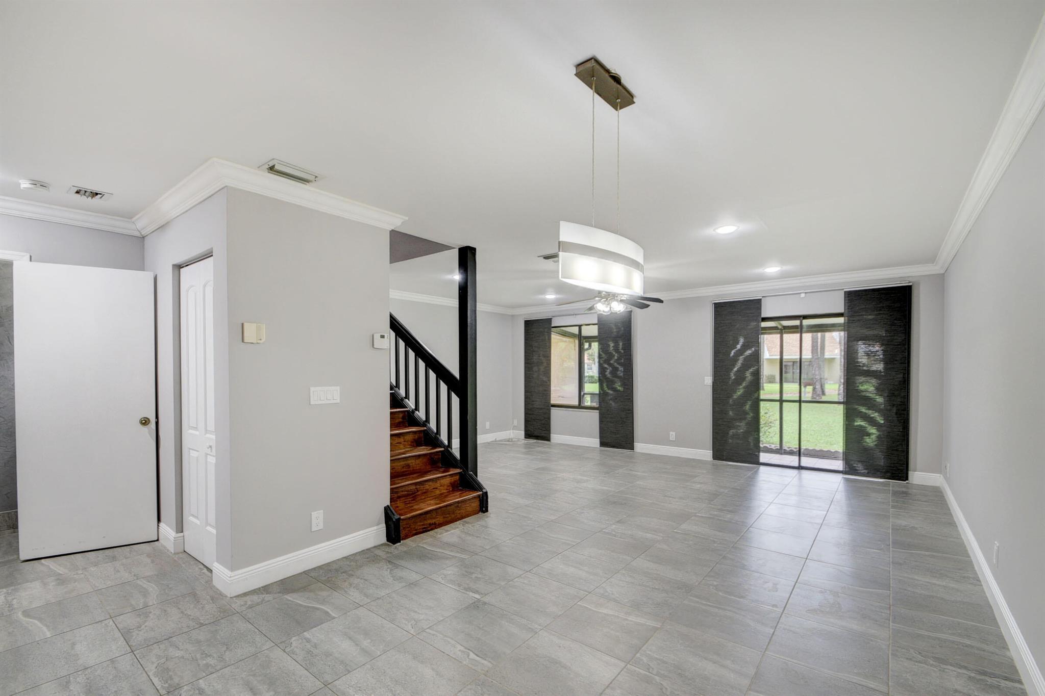 JOGGERS RUN - Residential