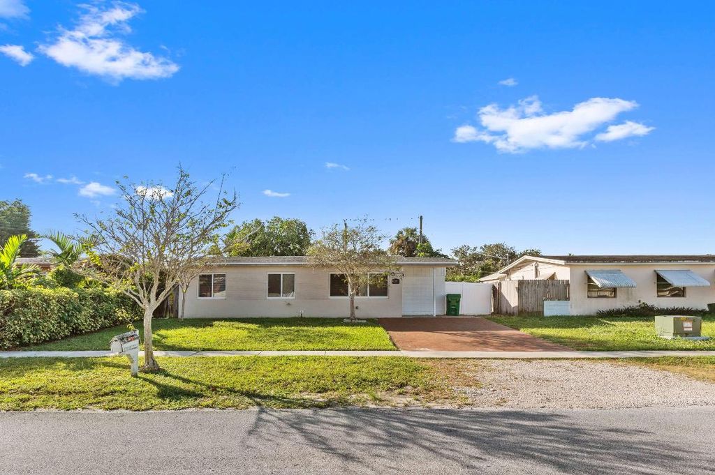 Photo of 5810 SW 38th Court, Davie, FL 33314 (MLS # R11096965)