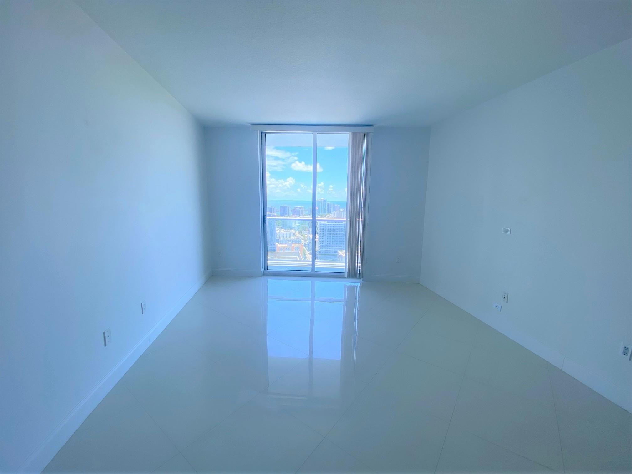 LATITUDE ON THE RIVER - Residential