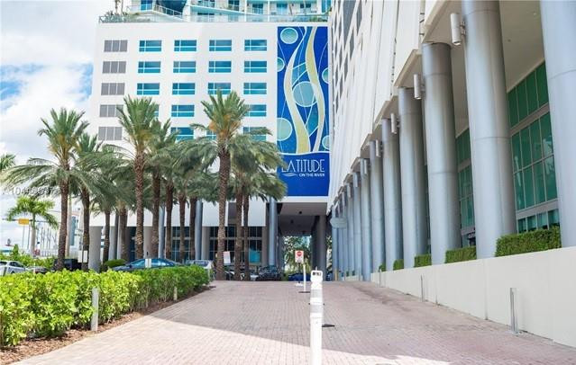 LATITUDE ON THE RIVER - Residential