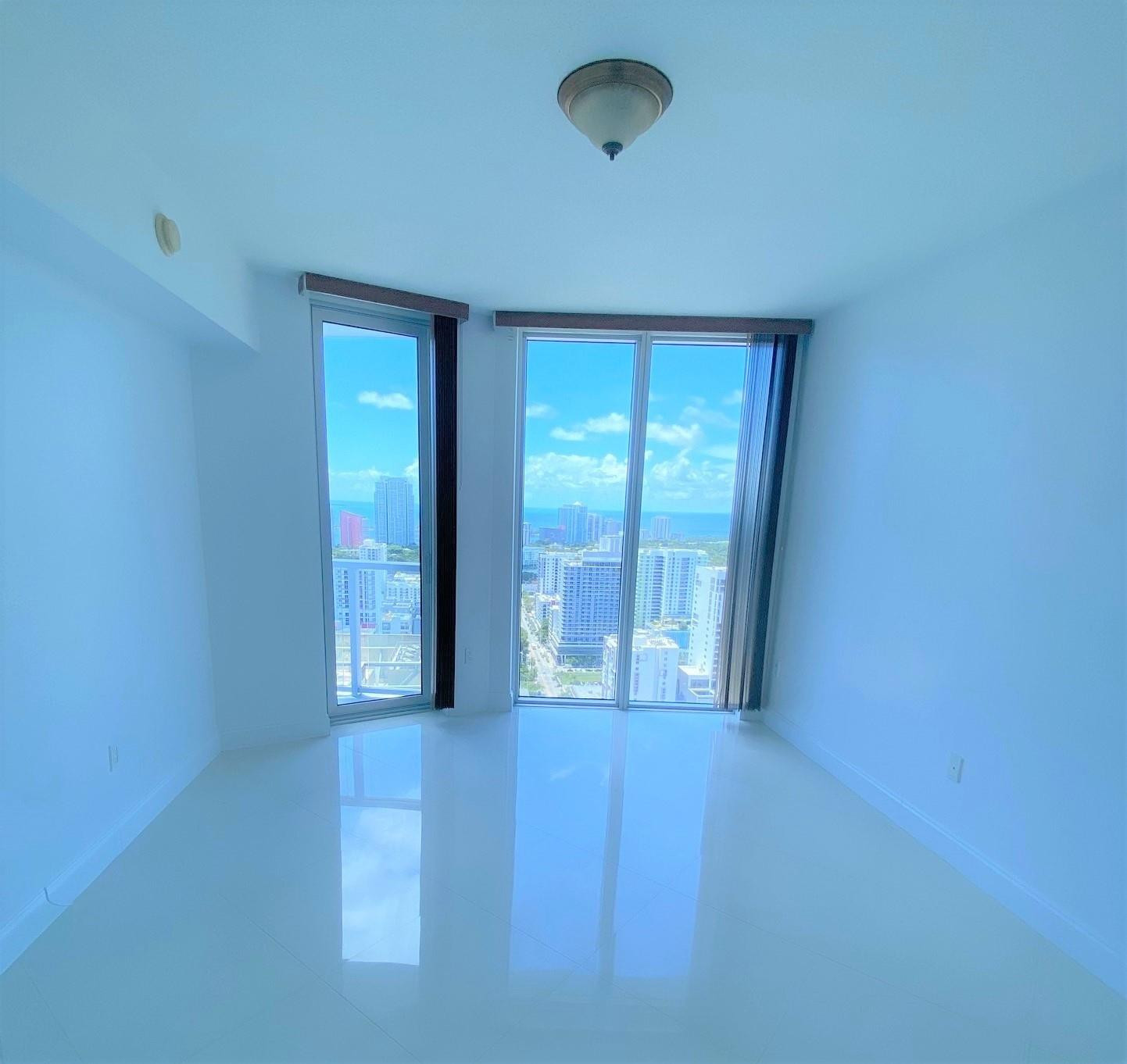 LATITUDE ON THE RIVER - Residential