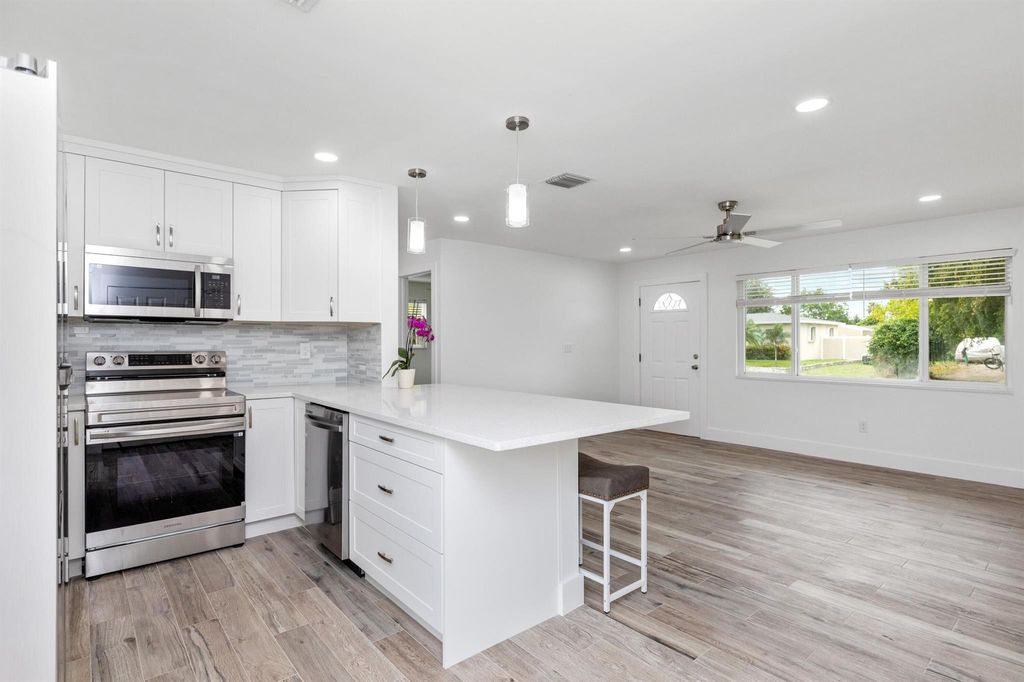 Photo of 1410 W Jennings Street, Lantana, FL 33462 (MLS # R11098608)