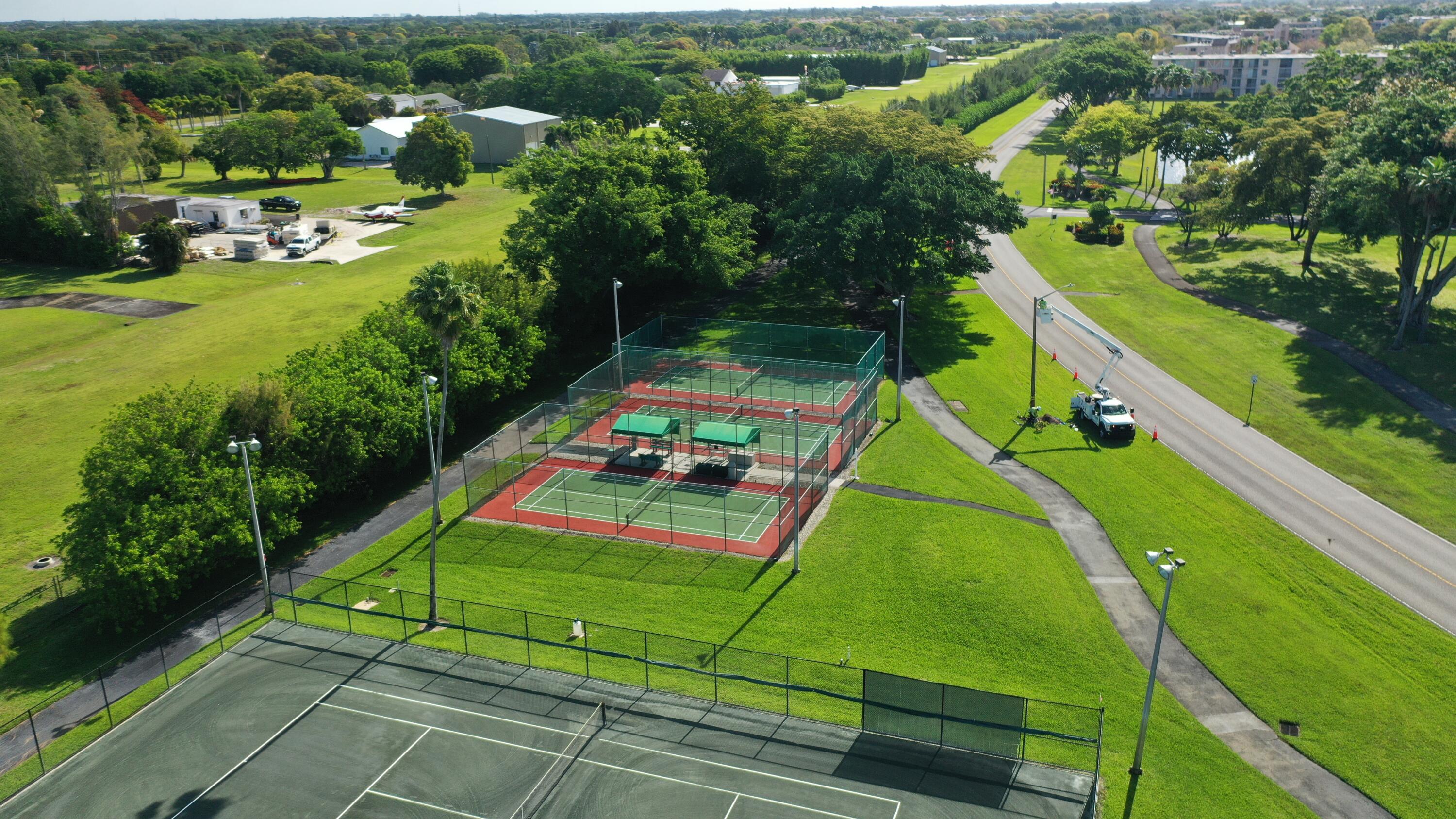 HUNTINGTON LAKES SEC ONE CONDOS - Residential