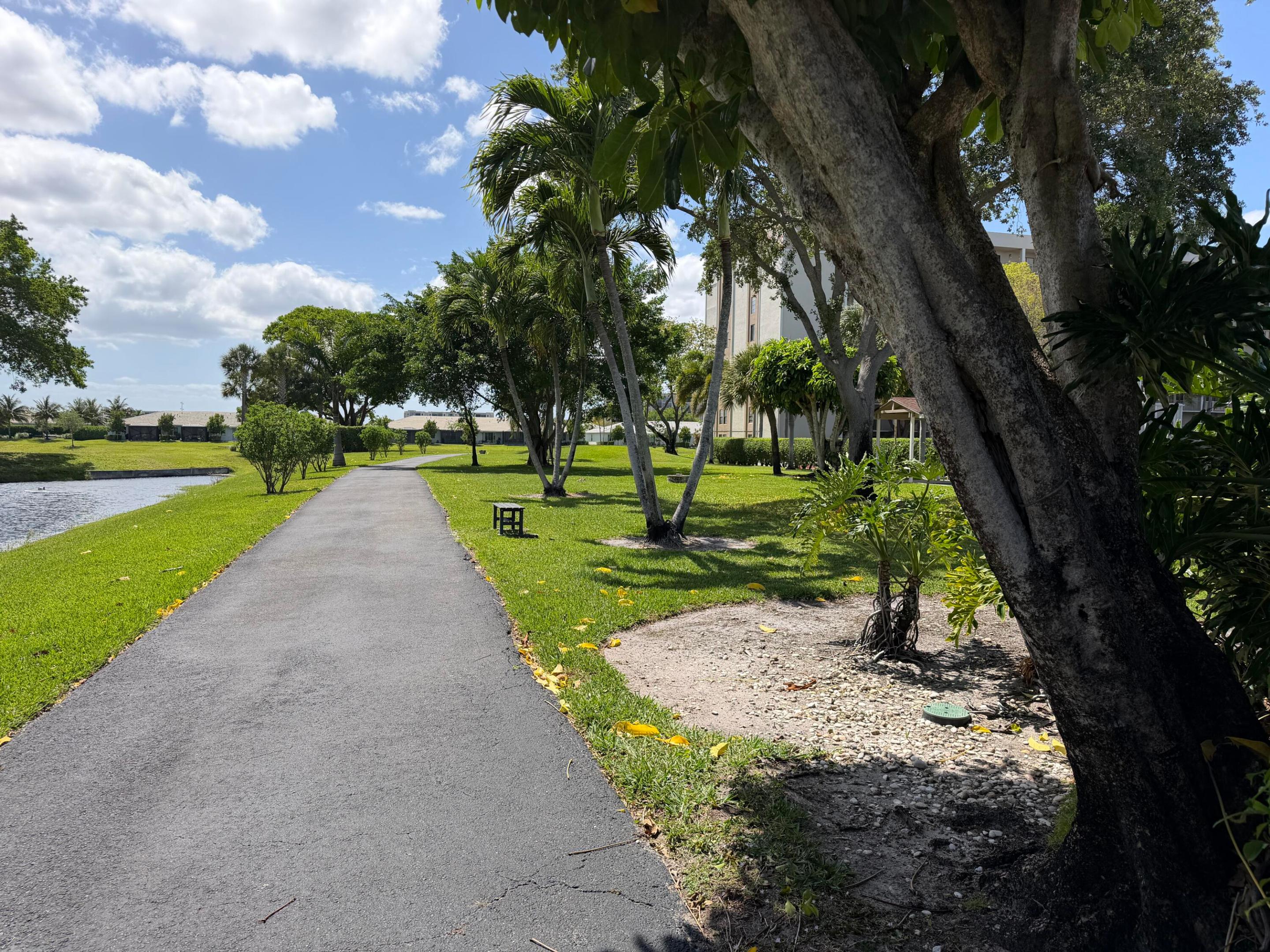 HUNTINGTON LAKES SEC ONE CONDOS - Residential