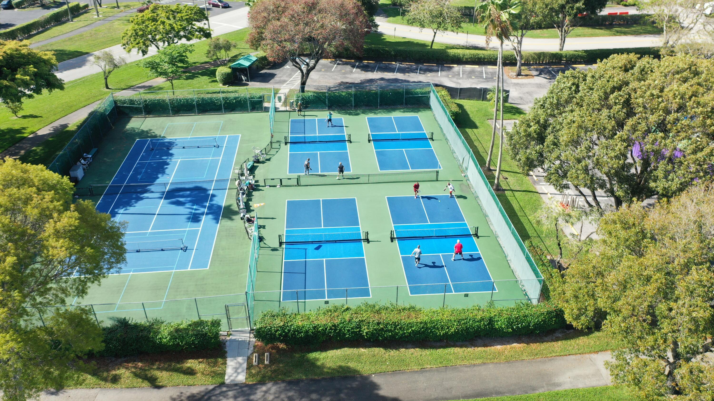 HUNTINGTON LAKES SEC ONE CONDOS - Residential