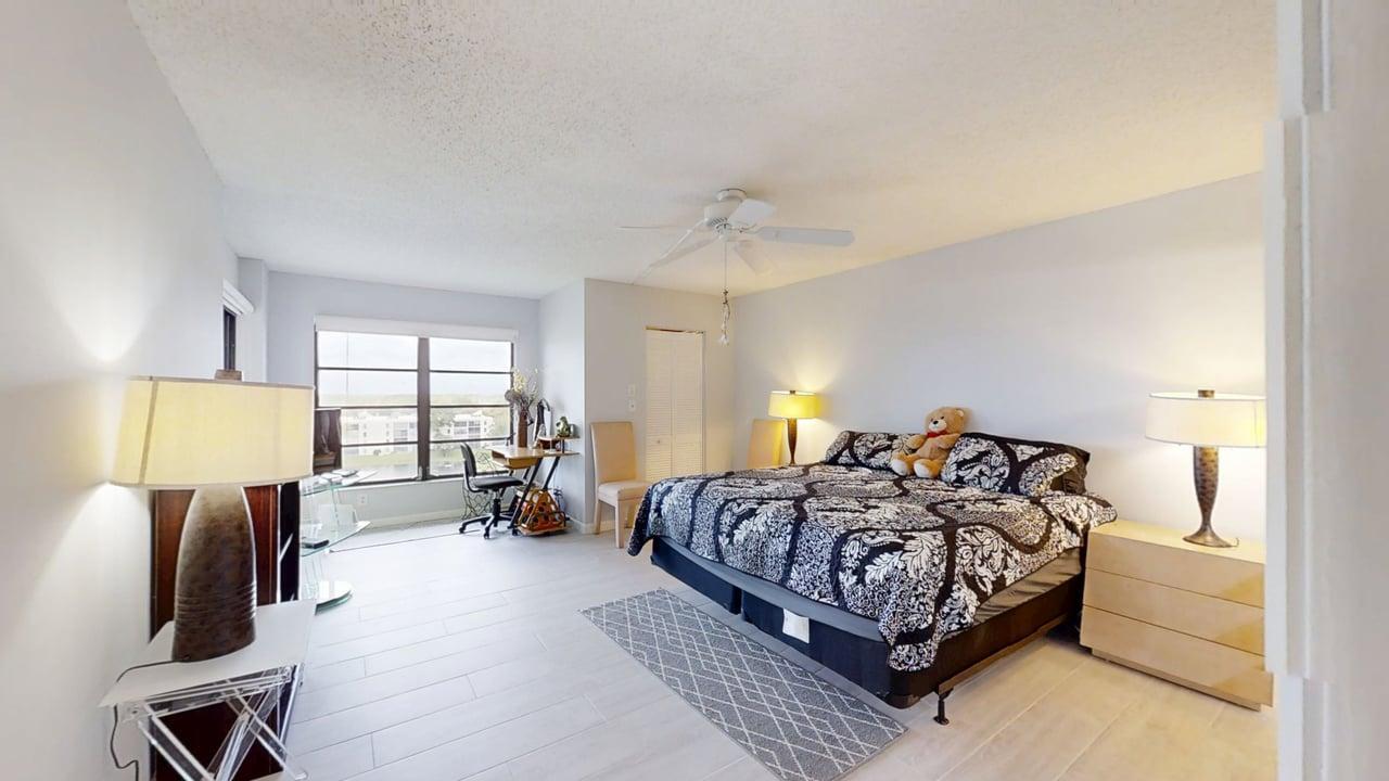 HUNTINGTON LAKES SEC ONE CONDOS - Residential