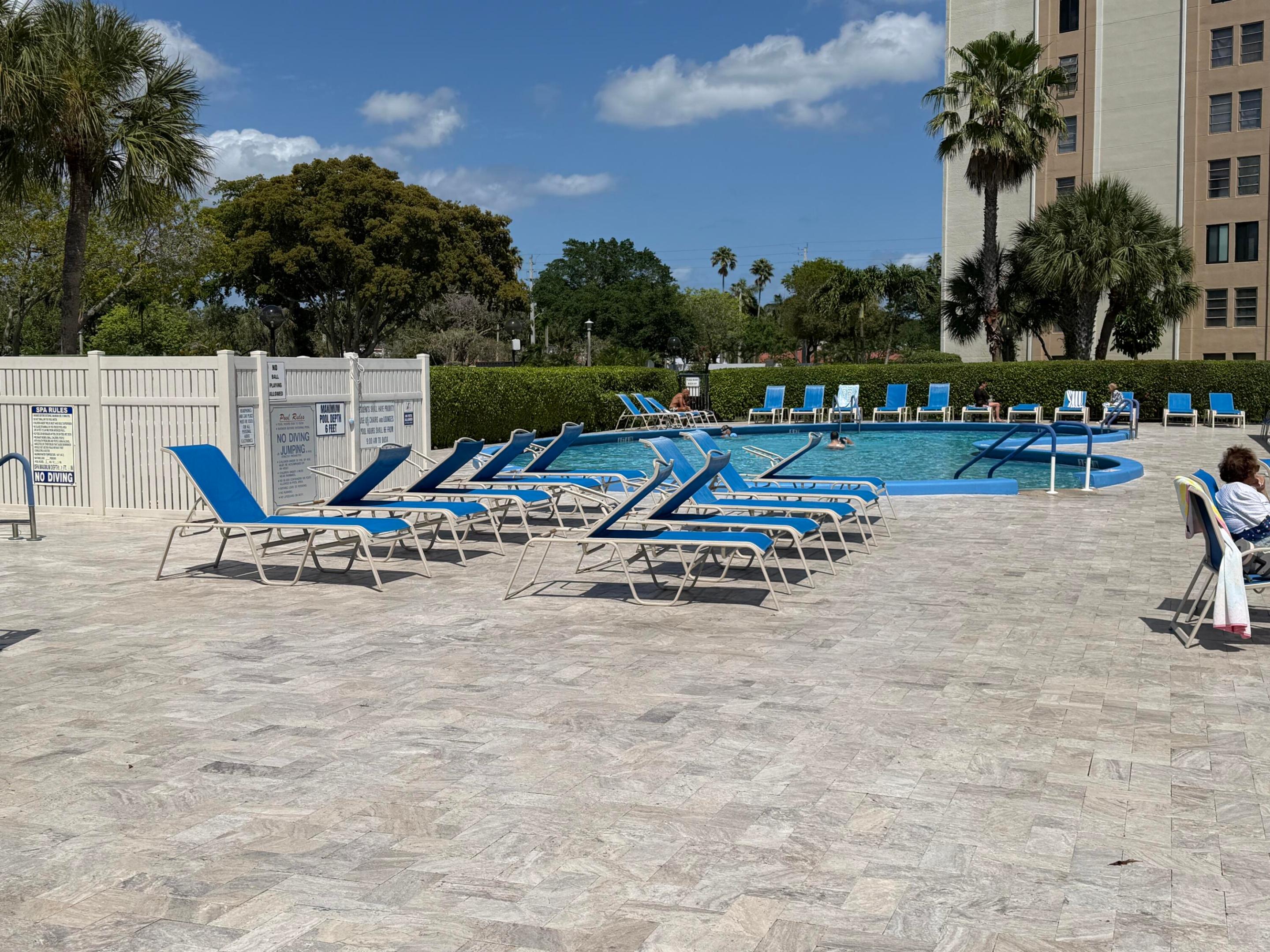 HUNTINGTON LAKES SEC ONE CONDOS - Residential