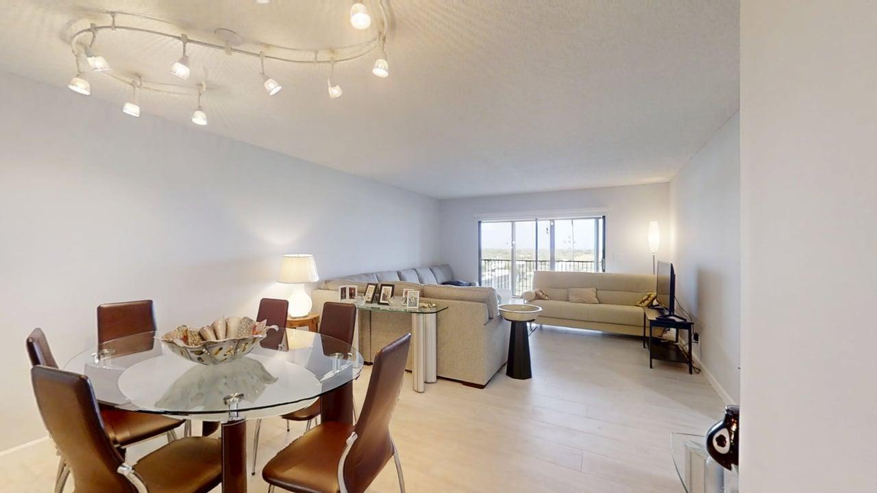 HUNTINGTON LAKES SEC ONE CONDOS - Residential