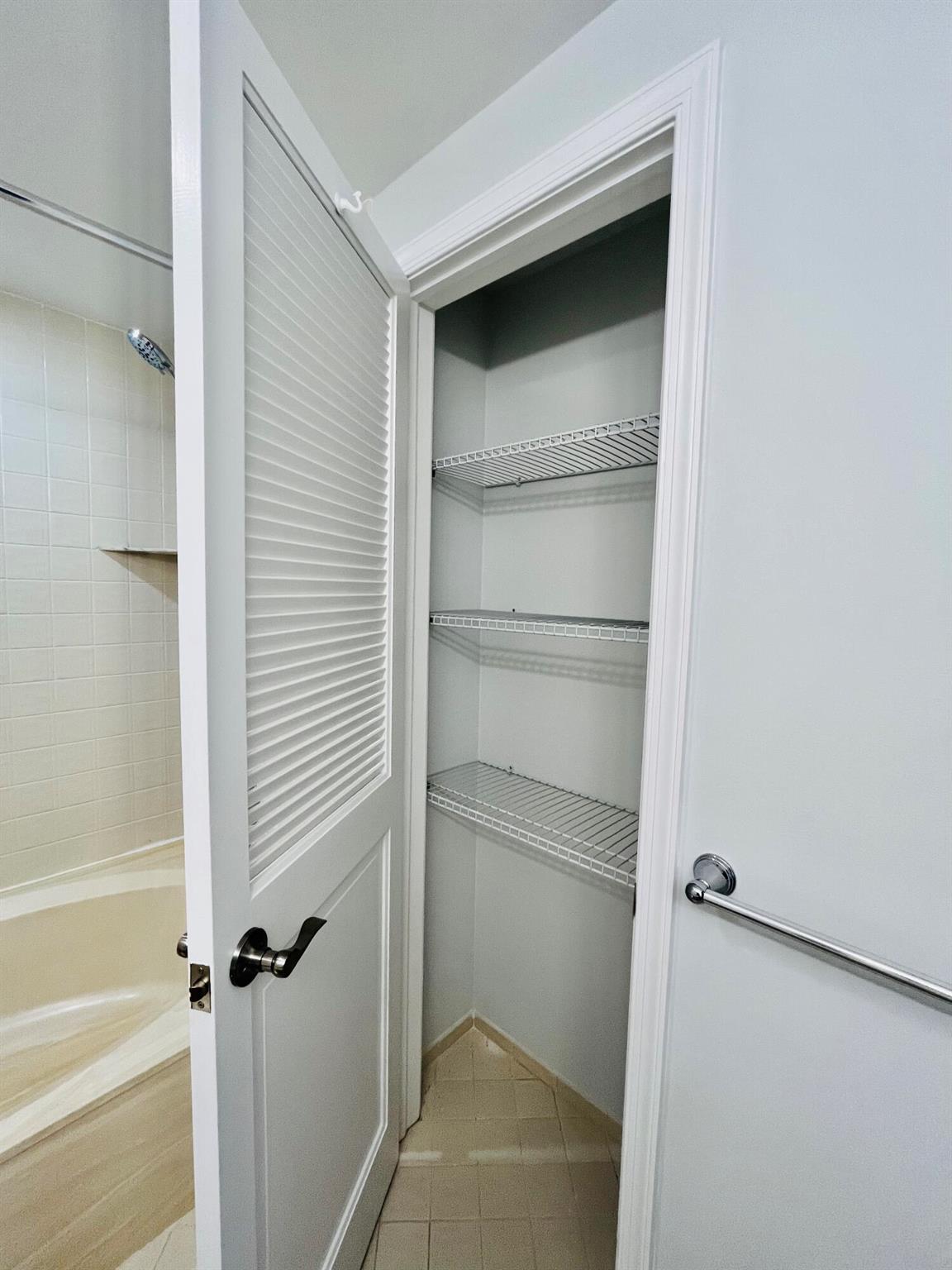 CAPTAINS WALK CONDO - Residential Lease