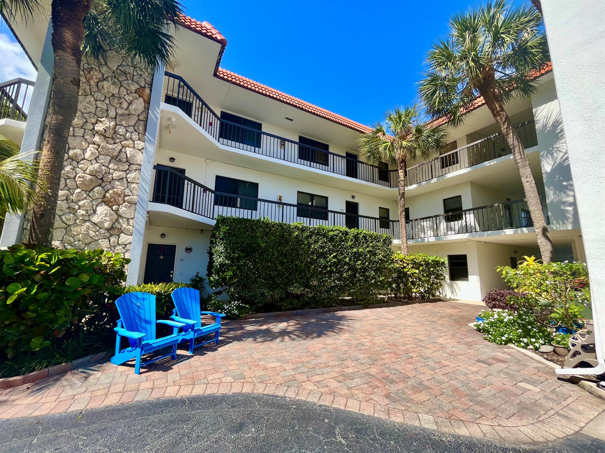CAPTAINS WALK CONDO - Residential Lease
