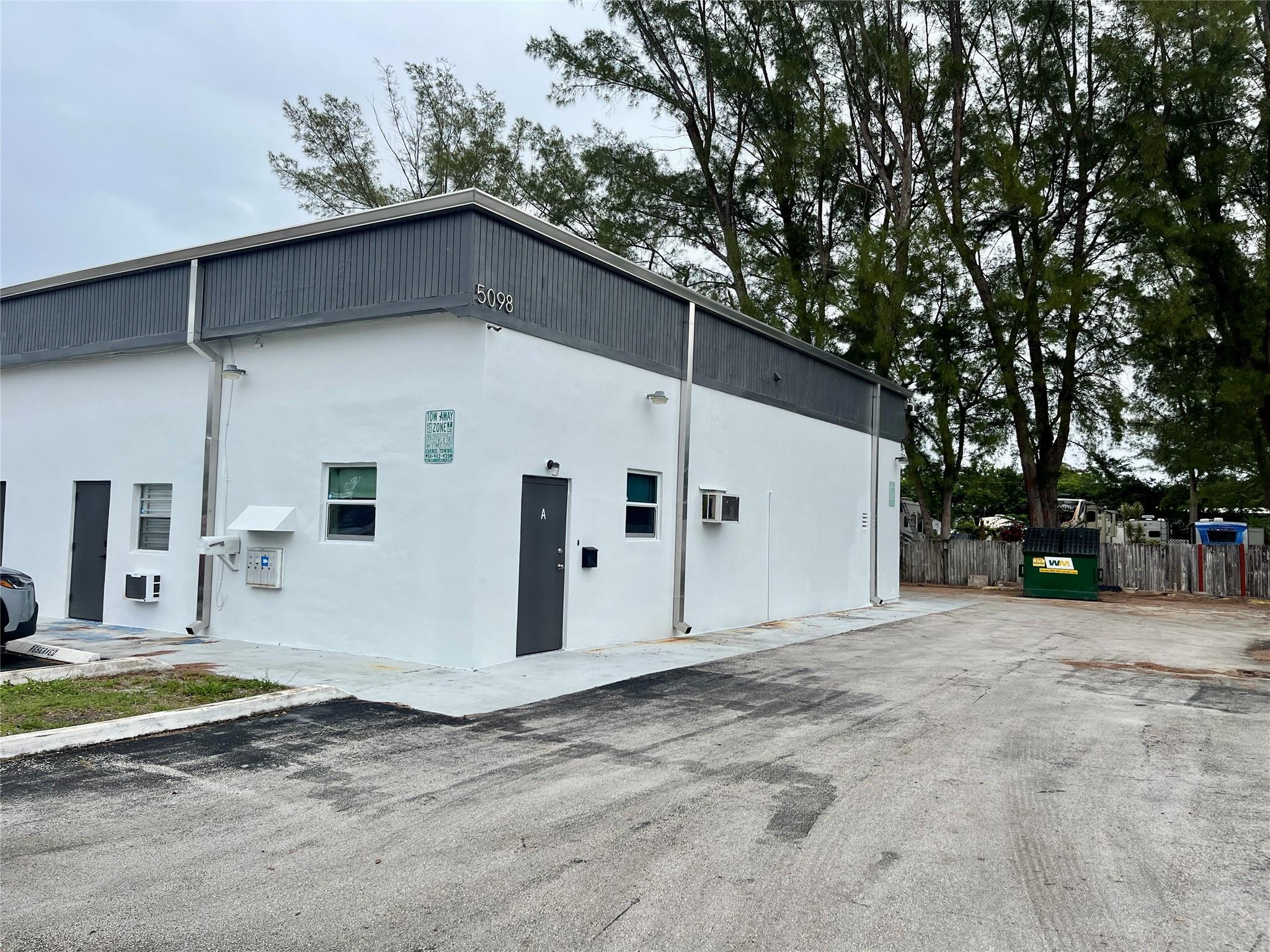 Recently updated flex unit with 686 sf of warehouse and office space. This end unit has one roll-up door, 14’ ceiling height, private restroom and A/C in the office area. Perfect for electrician, contractor, online retailer or creative studio. One block off of Commercial Blvd and just minutes to 441, the Florida Turnpike, I-95, Fort Lauderdale Executive Airport and Chase Stadium. Tenants enjoy 24-hour access and the unit offers three parking spaces. The building is newly painted and the roof was re-sealed this year. Owner operates a business on site. $27.50/sf/yr/FSG.