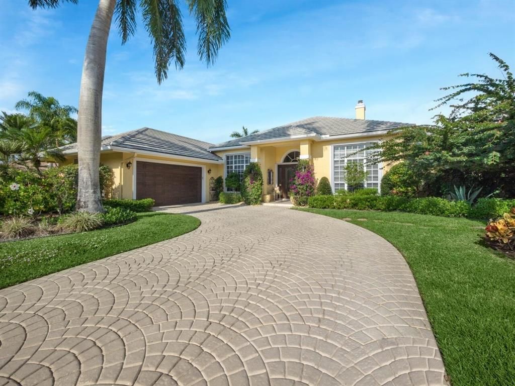 Photo of 129 Brookhaven Court, Palm Beach Gardens, FL 33418 (MLS # R10766743)