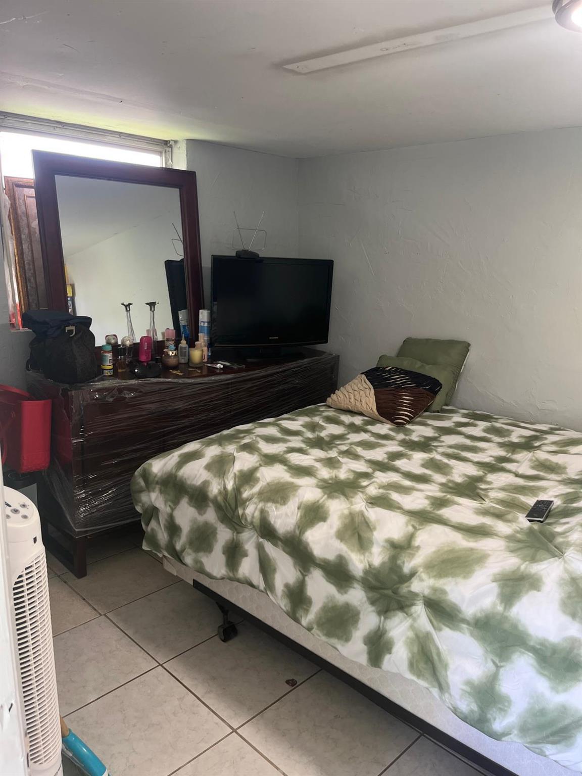 9940 SW 48th Street, Miami, FL, 33165/$739,000 2 9940 SW 48th Street