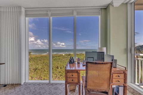 A home in Hutchinson Island