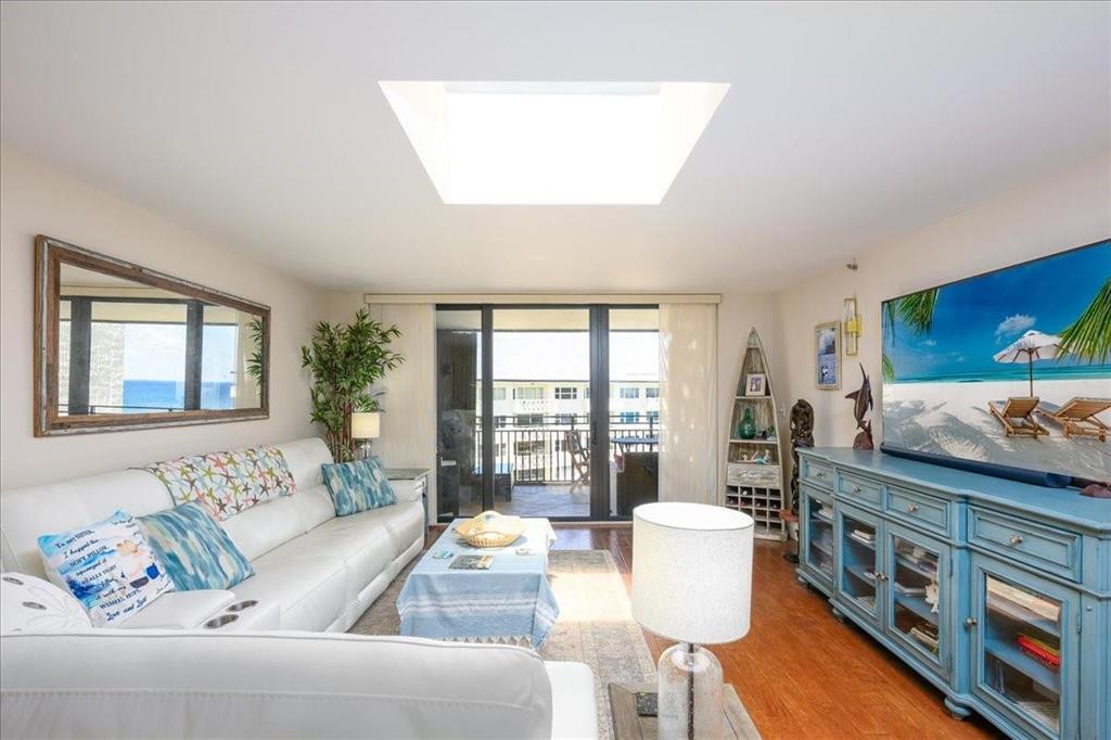 1167 HILLSBORO MILE 706