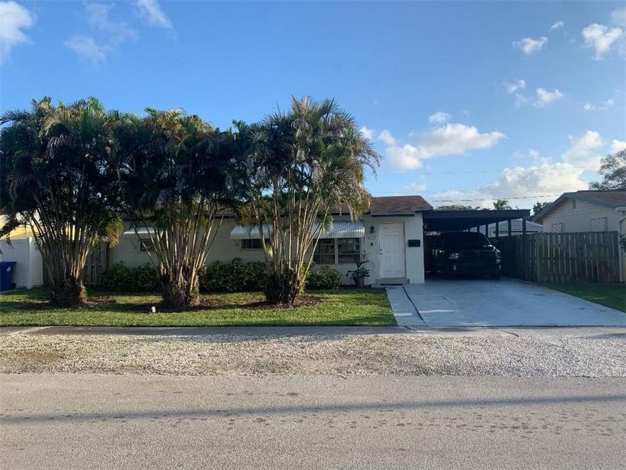 Beautifully renovated 3/2 house in desirable Fort Lauderdale. Modern kitchen, large fenced in yard, brand new AC and washer/dryer, smart home featuring nest thermostat and ring security. Perfectly located as you are minutes away from I-95, 595 and the turnpike. Walking distance to several parks, close to the beach and Las Olas.