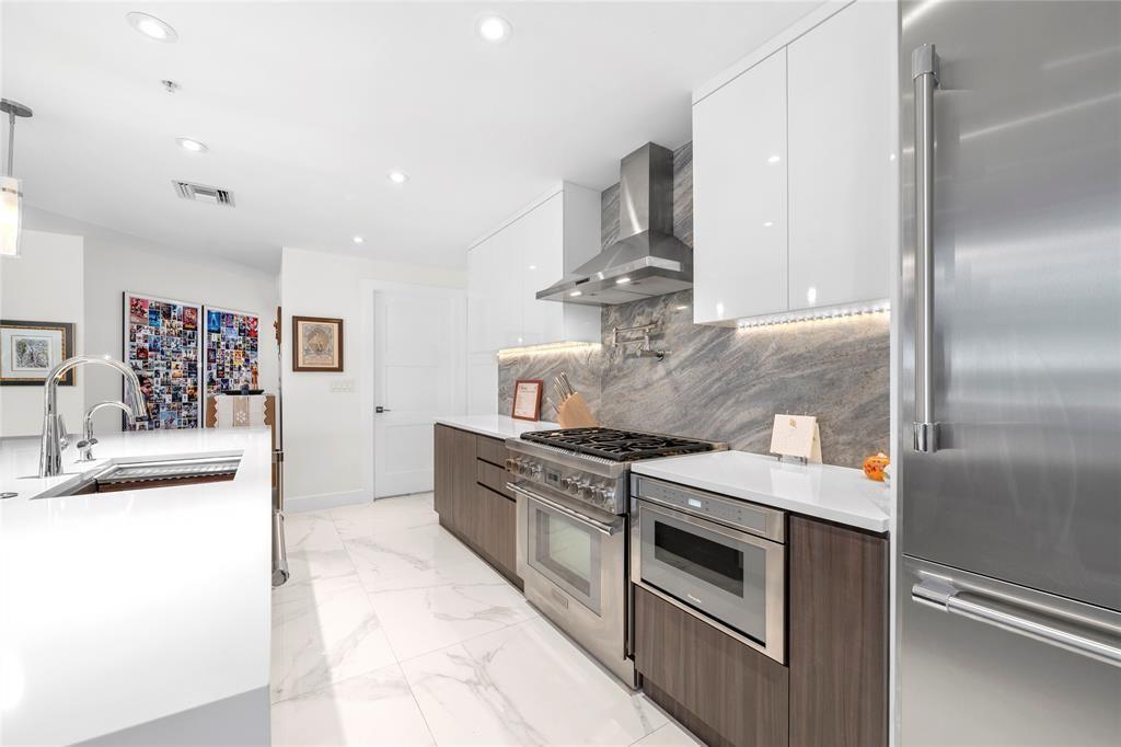 HARBORS EDGE CONDO - Residential