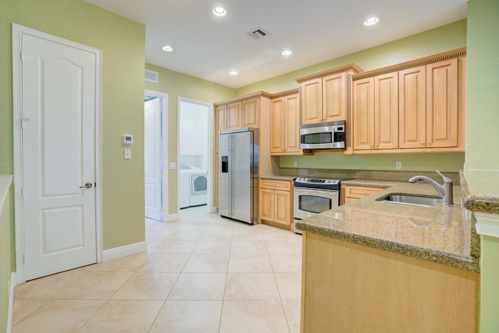 Photo of 5113 Artesa Way W, Palm Beach Gardens, FL 33418 (MLS # B26042736)