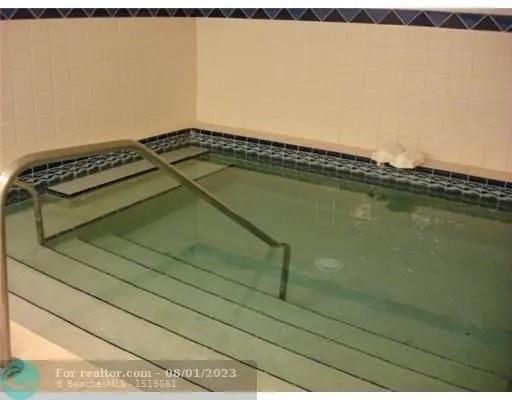 RAMBLEWOOD EAST CONDO - Residential