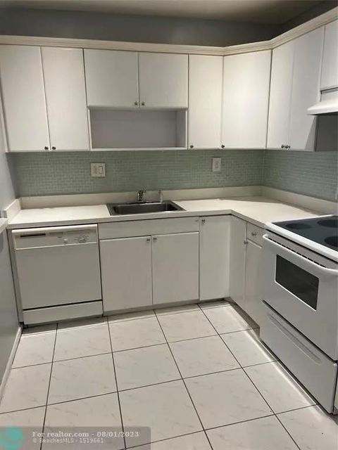 Photo of 4131 NW 88th Ave #206, Coral Springs, FL 33065 (MLS # F10533839) Photo of 4131 NW 88th Ave #206, Coral Springs, FL 33065 (MLS # F10533839)