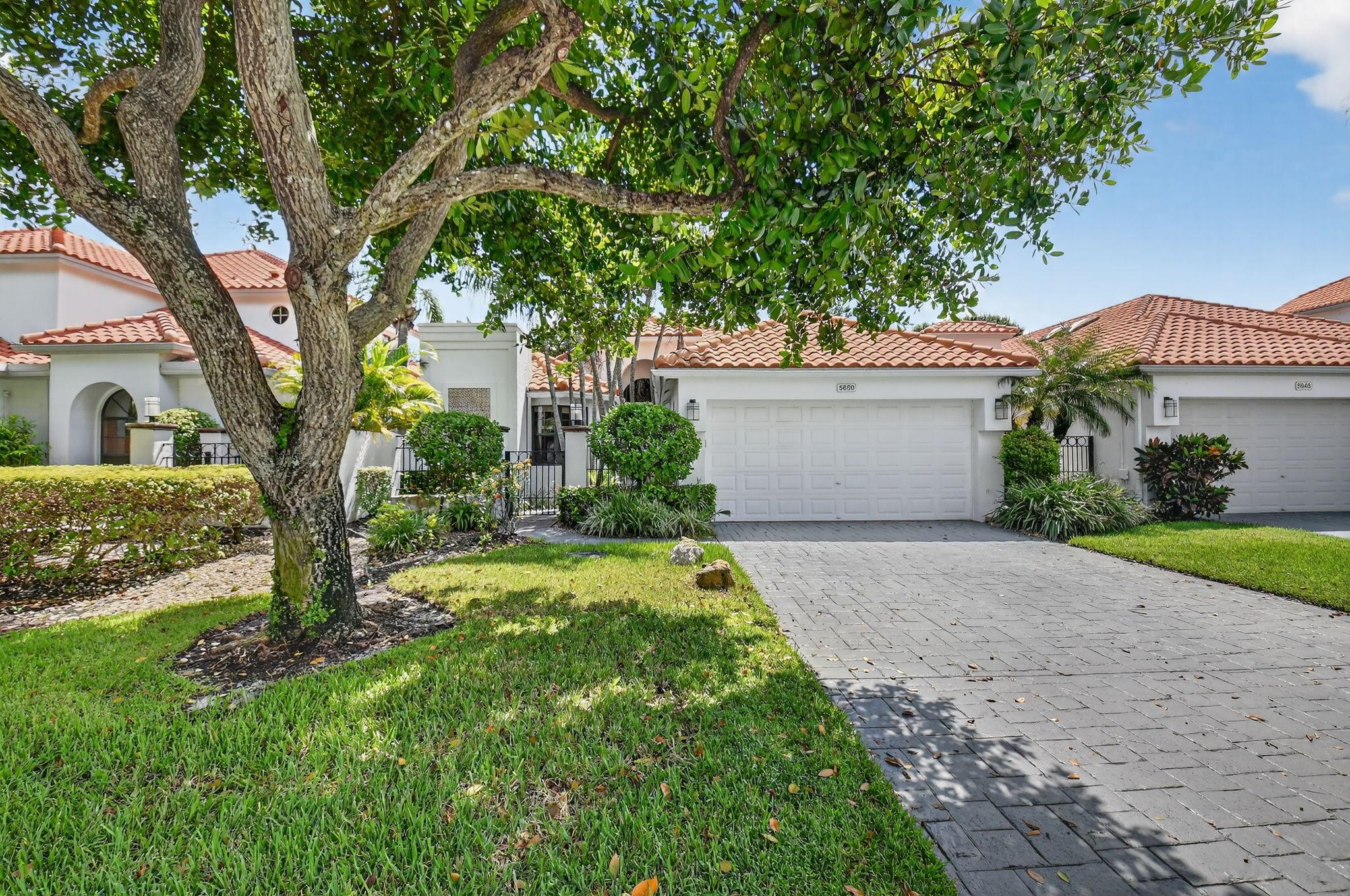 ***BROKEN SOUND SEASONAL RENTAL INCLUDES OLD COURSE GOLF MEMBERSHIP! 4 month minimum lease.Available for a 4-month minimum rental, this 3 bedroom, 2.5 bathroom home is located in the highly sought-after Fairway Landing subdivision of Broken Sound. The property comes with an Old Course Golf Membership, providing access to one of Boca Raton's premier championship courses.Enjoy the Florida lifestyle with your own private pool and scenic golf course views right from the backyard. The home offers a comfortable layout with plenty of natural light and space for seasonal living.Residents of Broken Sound enjoy world-class amenities including golf, tennis, pickleball, fitness center, spa, dining, and an active social calendar, making this the ideal seasonal retreat.