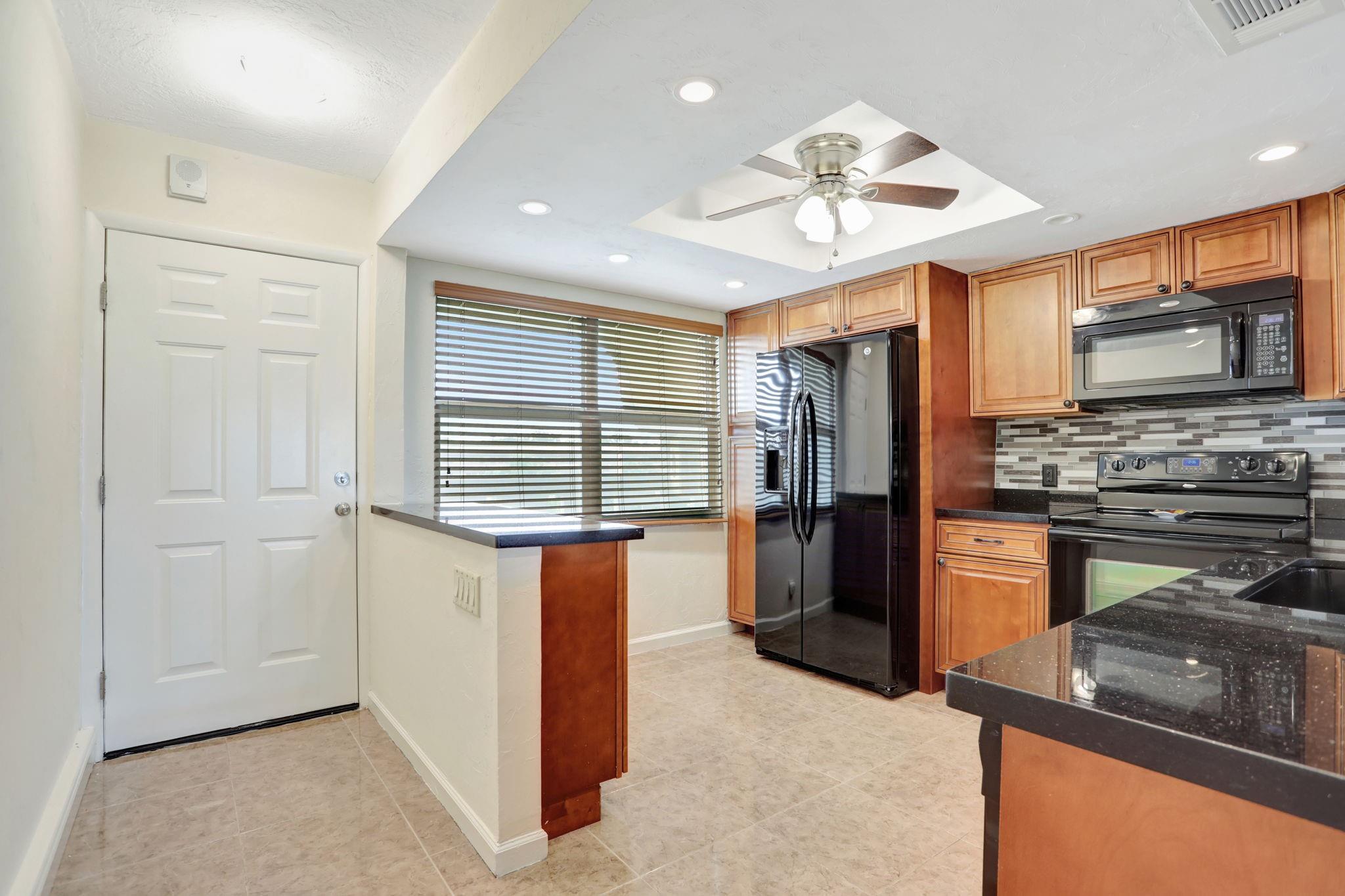 2901 Victoria Cir G4, Coconut Creek, FL, 33066/$167,900 4 2901 Victoria Cir G4