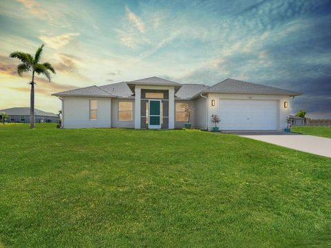 Photo of 821 NW 20th Avenue, Cape Coral, FL 33993 (MLS # R11136025) Photo of 821 NW 20th Avenue, Cape Coral, FL 33993 (MLS # R11136025)