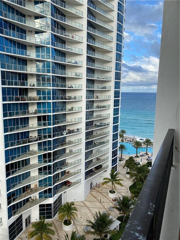 Alexander Towers - Residential
