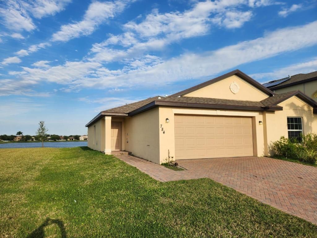 Photo of 784 Worlington Lane, Fort Pierce, FL 34947 (MLS # R10978679)