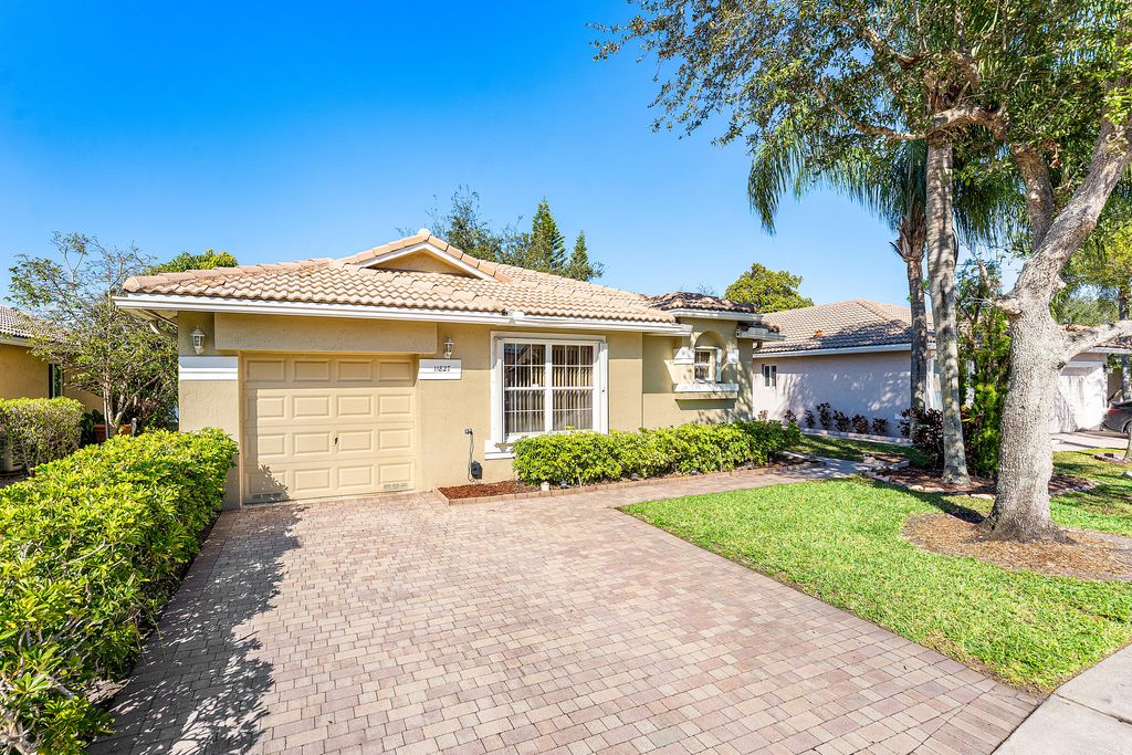Photo of 11827 SW 7th Street, Pembroke Pines, FL 33025 (MLS # R11162405)