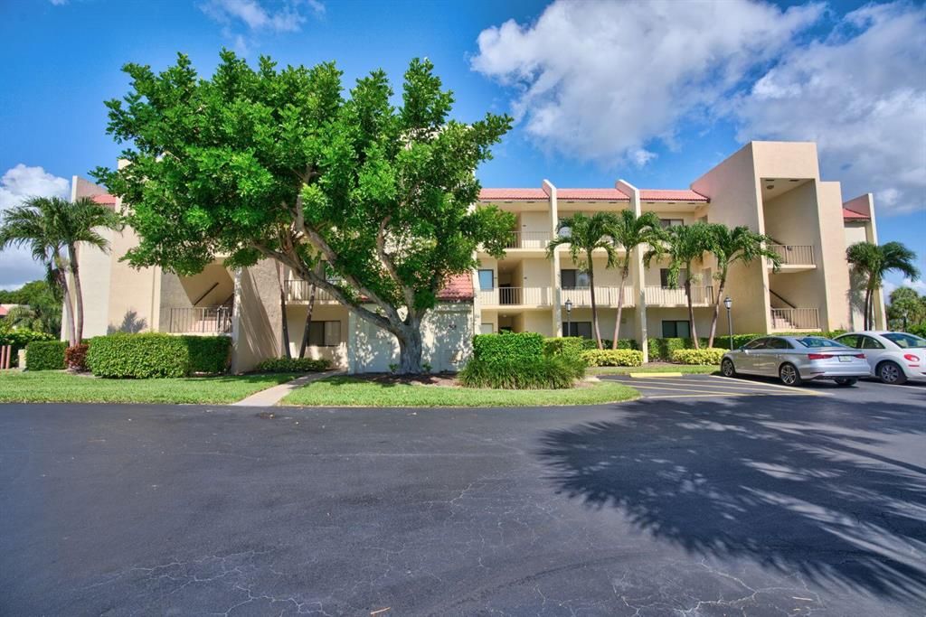 Photo of 1605 S Us Highway 1 #V6-205, Jupiter, FL 33477 (MLS # R10693269)