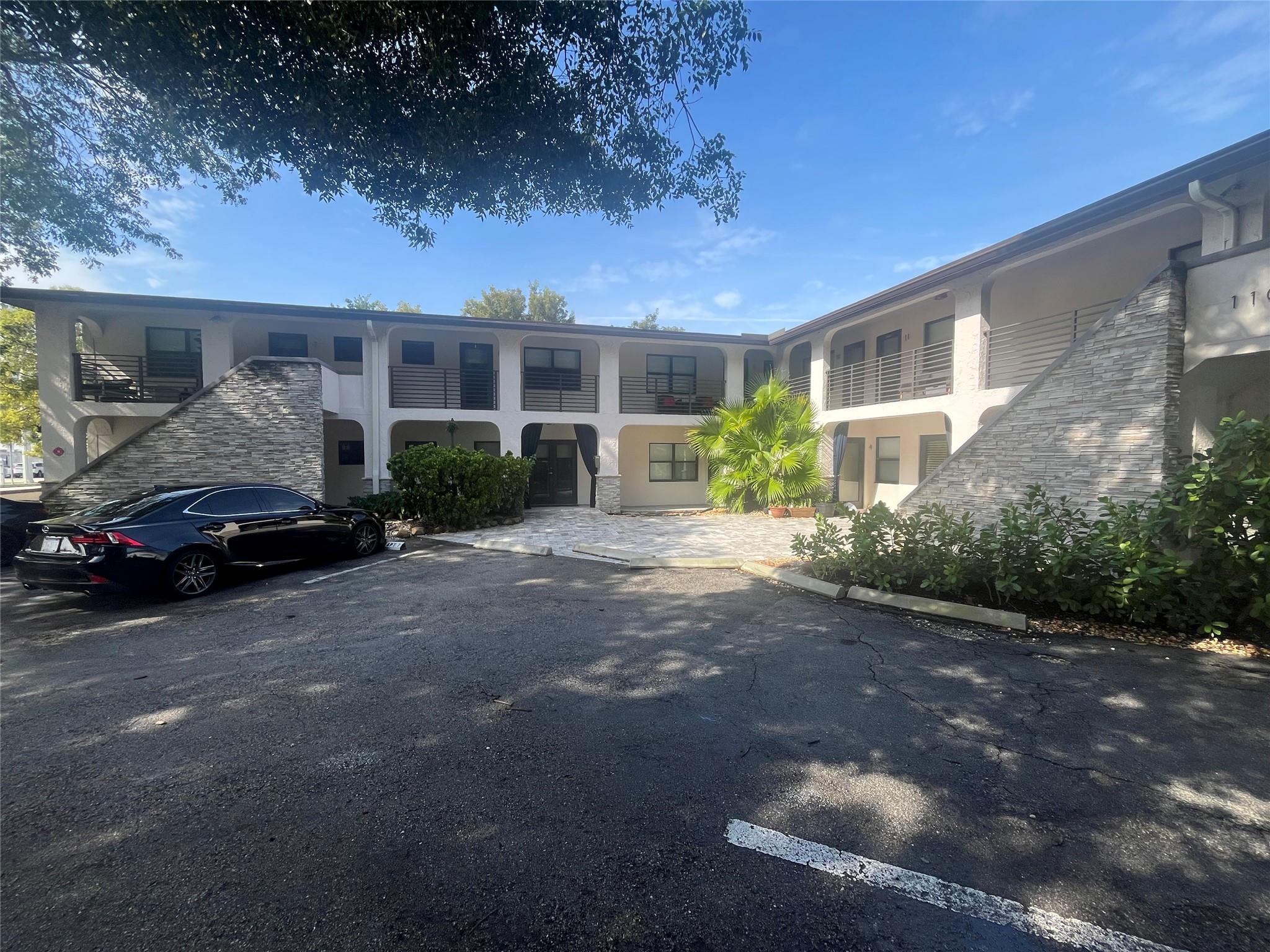 Stylish 1-bed, 1-bath apartment in Victoria Park. Walk to Las Olas! Central A/C and Washer/Dryer in unit. Modern living at its finest
Move in Funds
First Months Rent. $1650
Second to Last Months Rent. $1650
Last months Rent. $1650