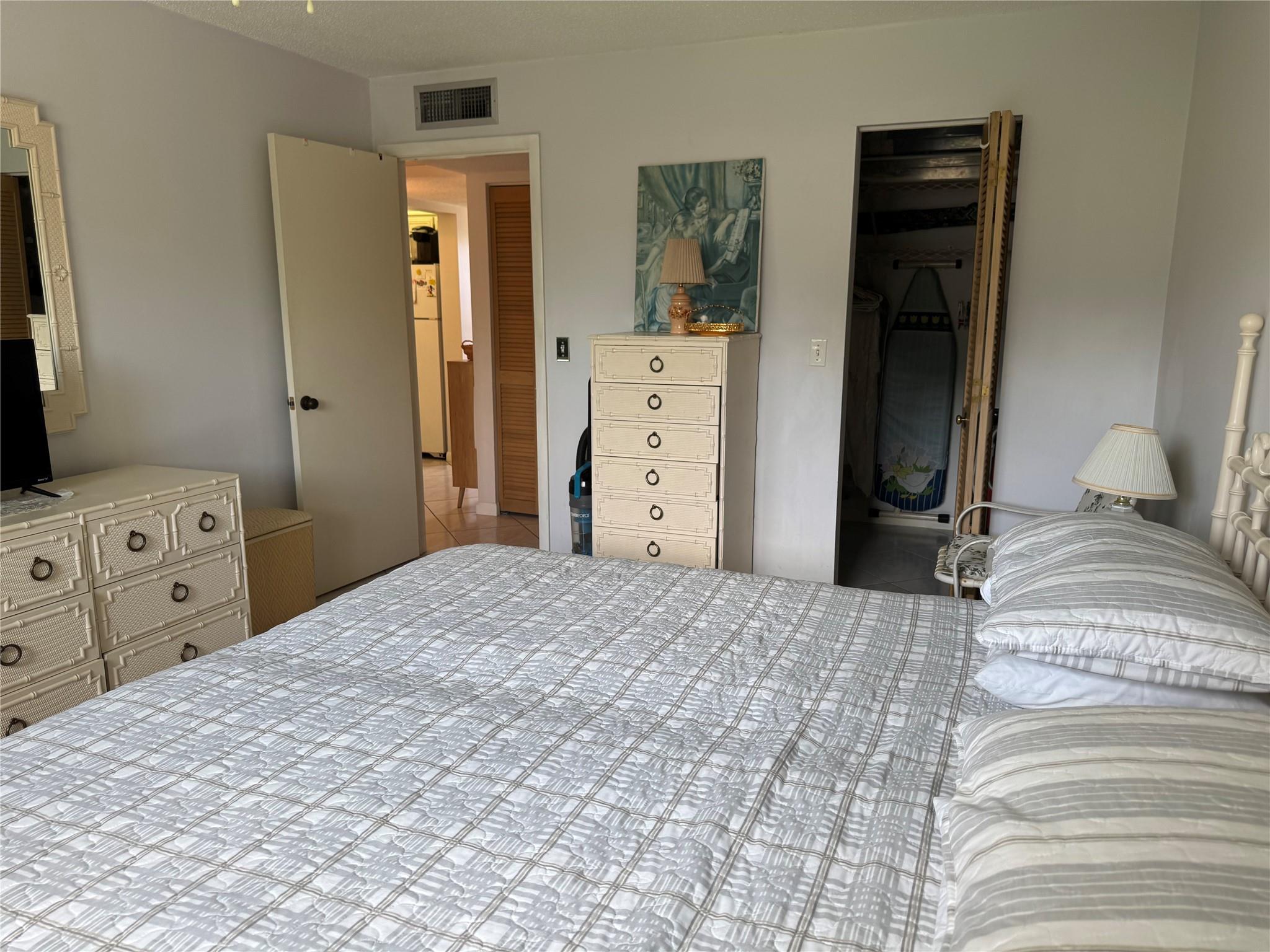 Lakeside Village Condo 07 - Residential Lease