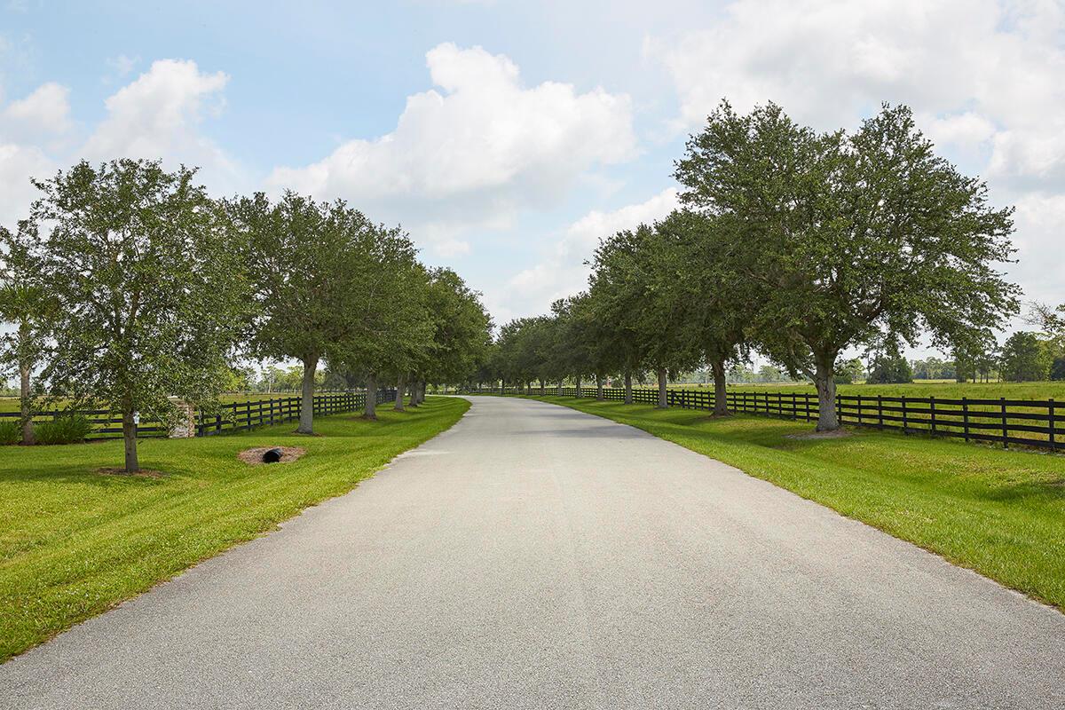 MARTIN COUNTY RANCH COMMU - Land