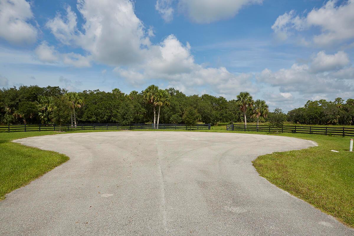 MARTIN COUNTY RANCH COMMU - Land