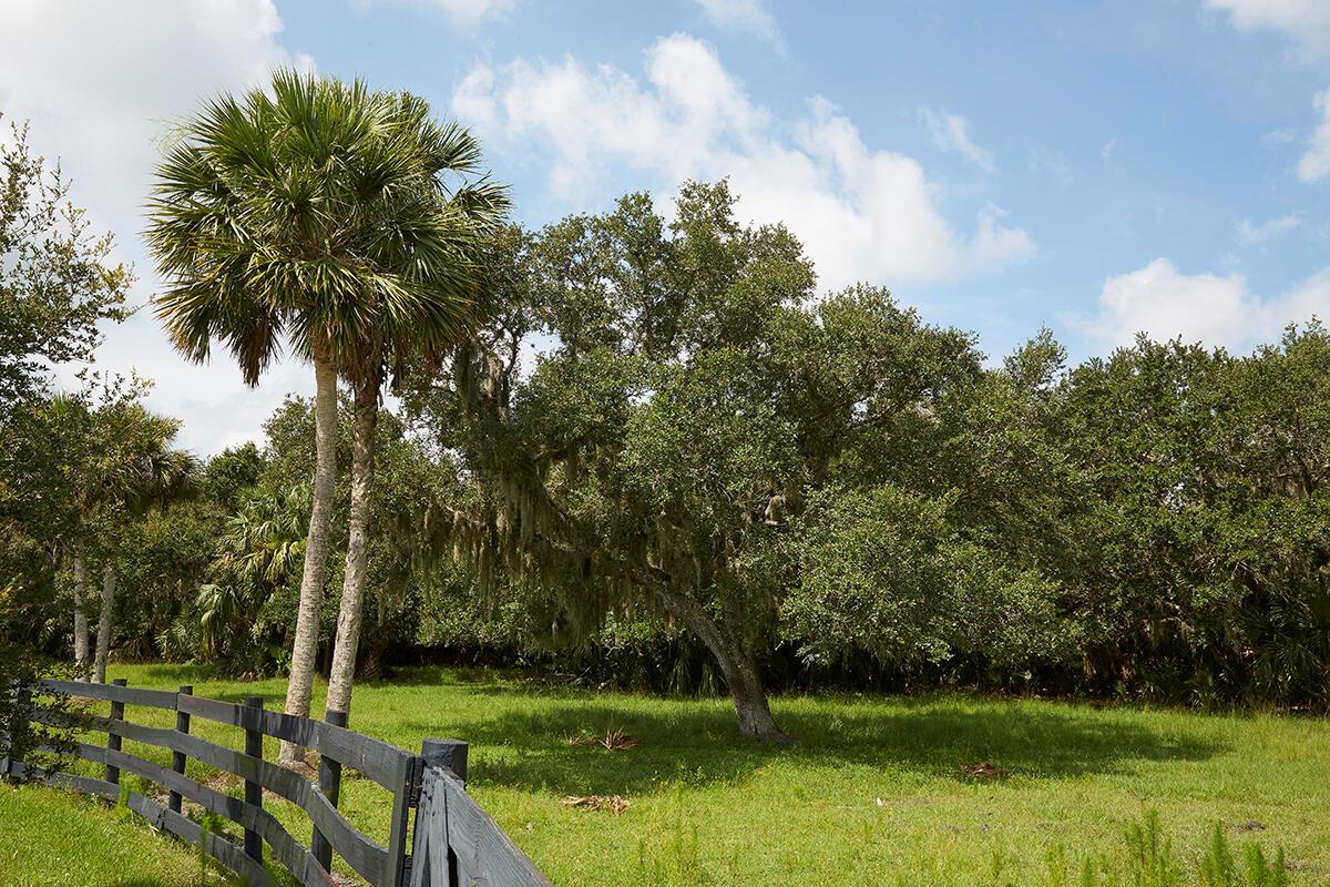 MARTIN COUNTY RANCH COMMU - Land