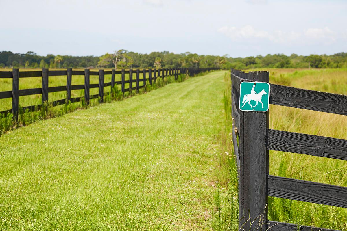 MARTIN COUNTY RANCH COMMU - Land