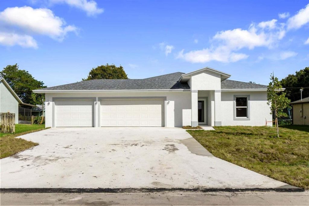 Photo of 231 SW Moselle Avenue, Port Saint Lucie, FL 34984 (MLS # R11091182)